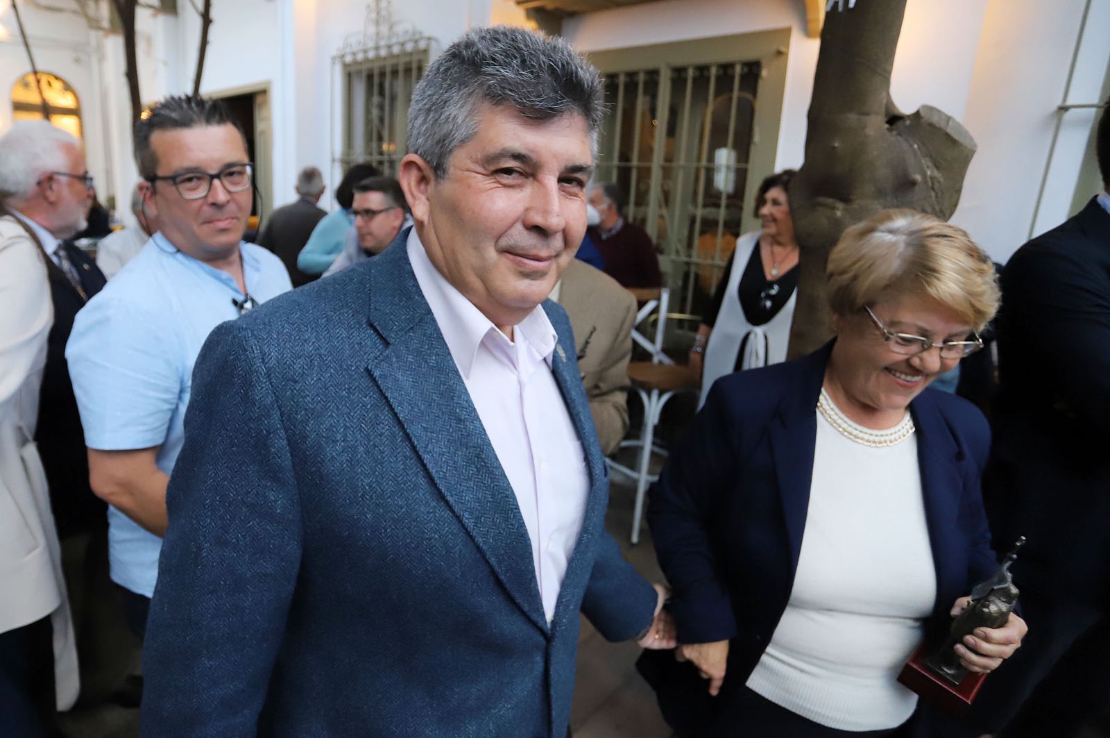 Imágenes del homenaje a 16 peñas taurinas de Huelva