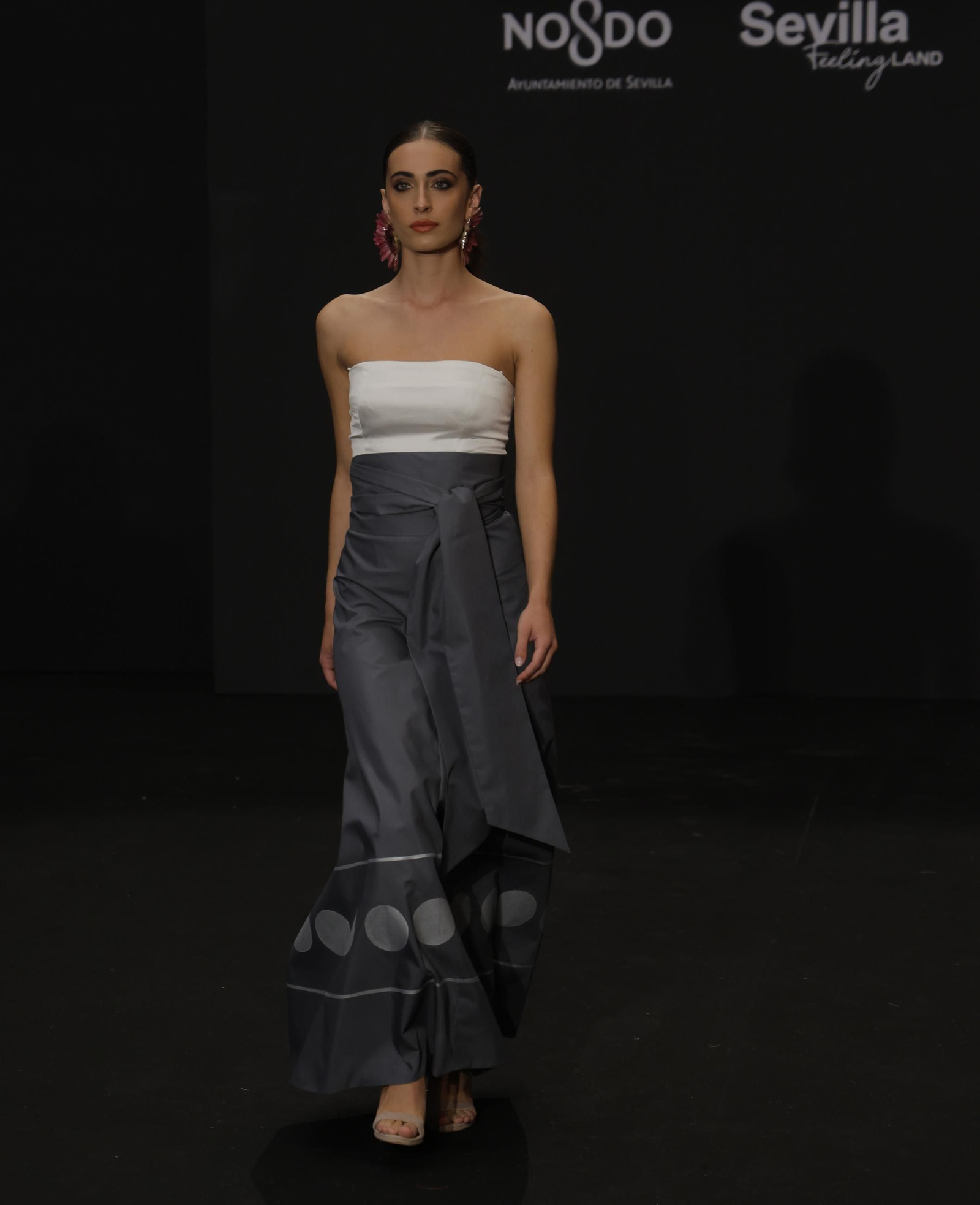 Emprende Lunares, el desfile de moda flamenca de DN Flamenca, que anticipa la Feria de Abril: todas las fotos.