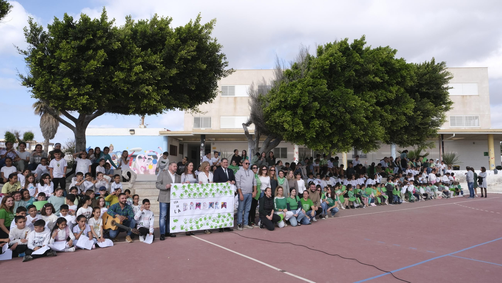 Día de la Bandera de Andalucía en el Colegio Virgen del Mar de Cabo de Gata, en imágenes