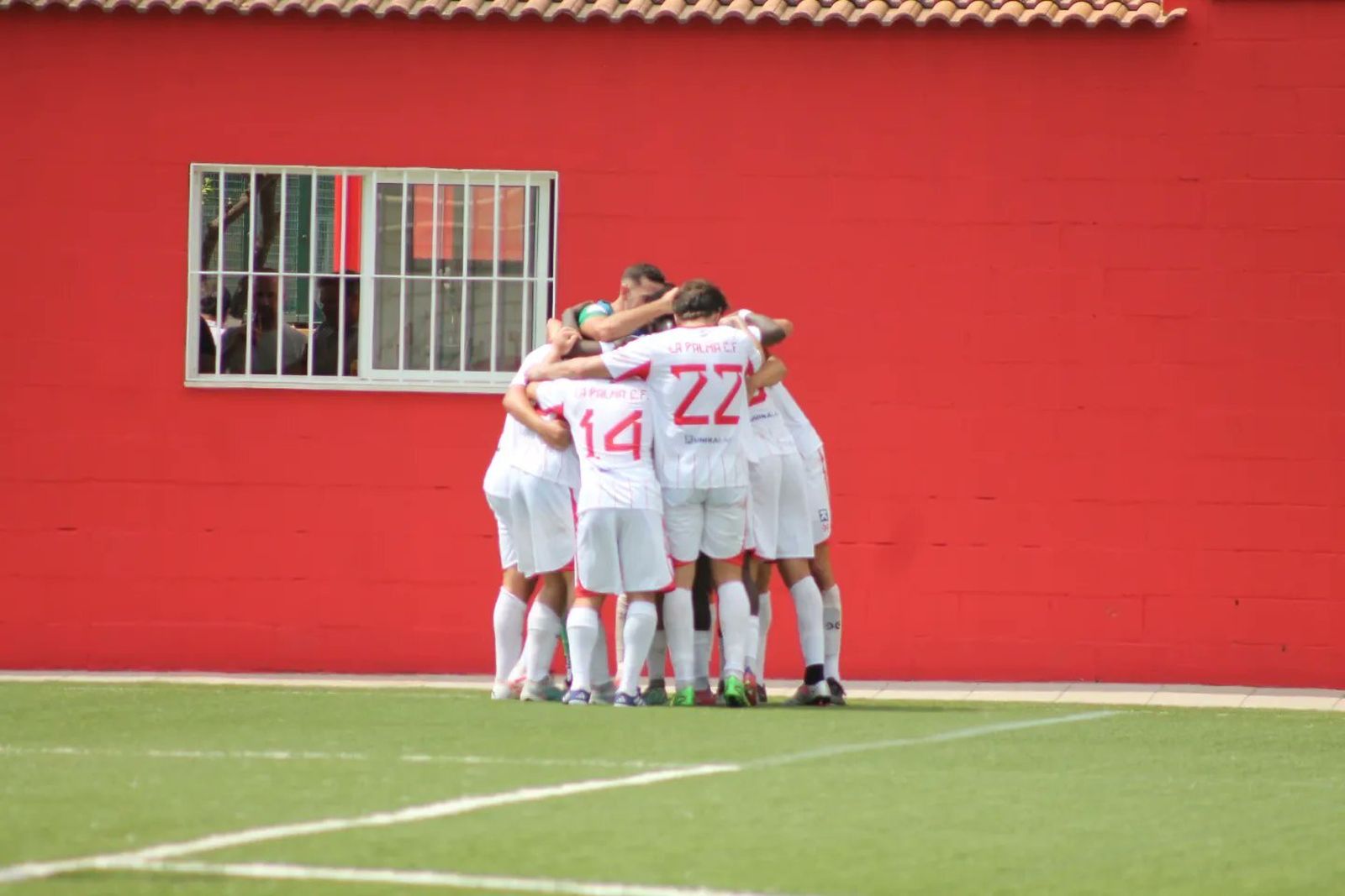 La Palma celebra uno de sus goles al Pozoblanco.