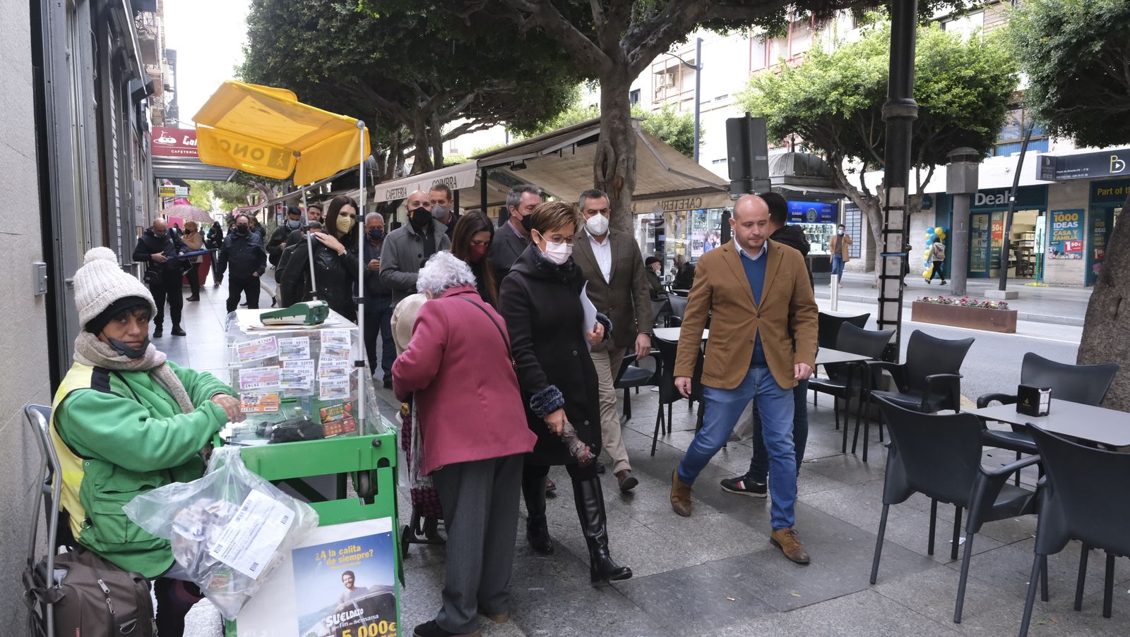 Imágenes de la visita del Secretario General del PSOE-A, Juan Espadas, a Almería.