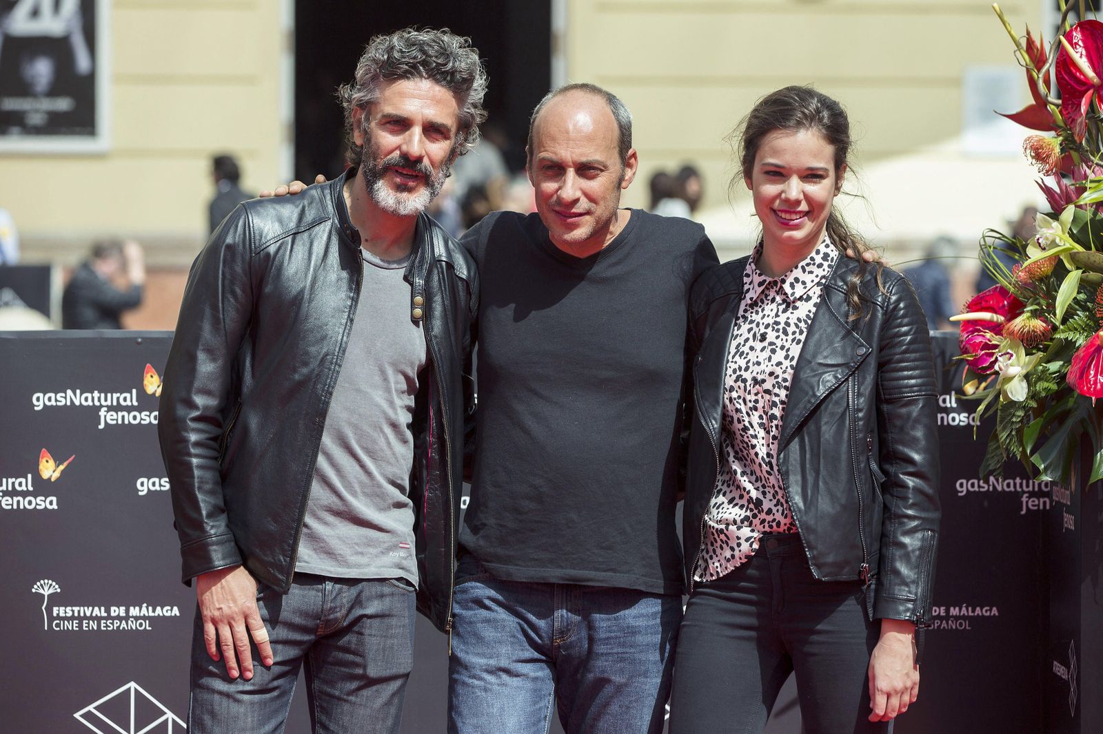 Leonardo Sbaraglia, Martín Hodara y Laia Costa, ayer, en el Teatro Cervantes.