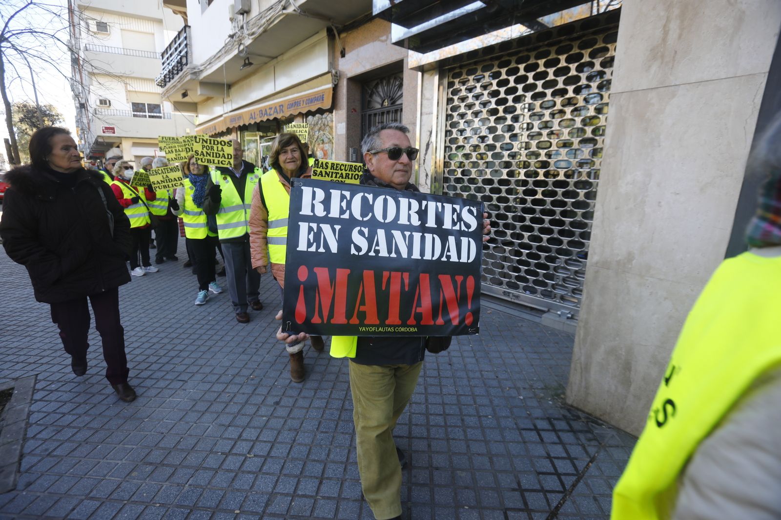 La nueva protesta del colectivo Yayoflautas de Córdoba, en imágenes