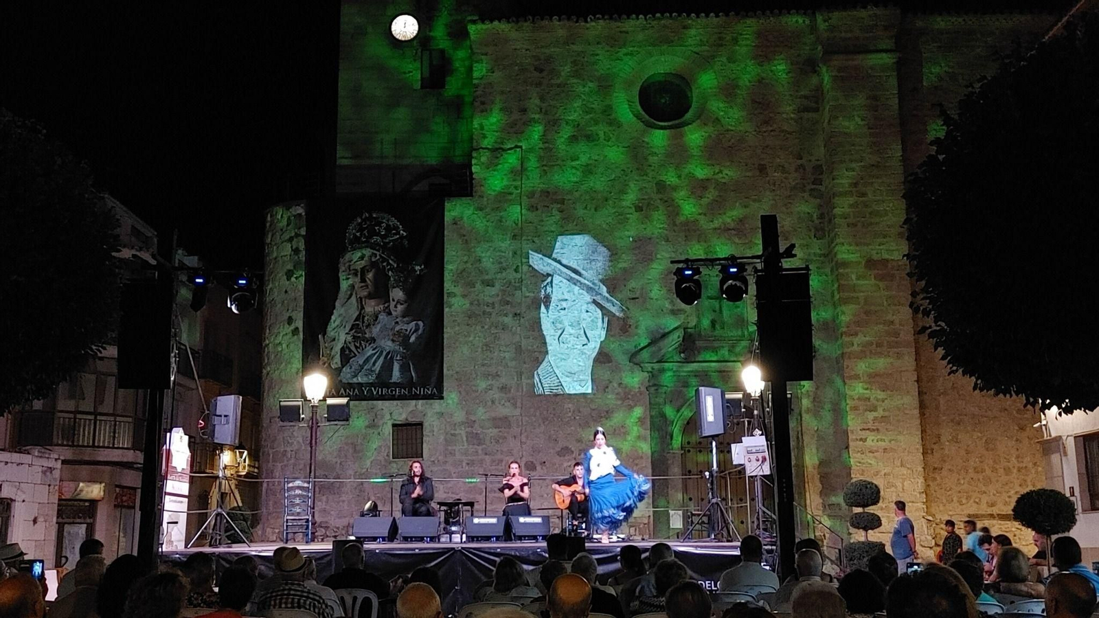 Festival flamenco celebrado en la Plaza del Pueblo en ediciones pasadas.