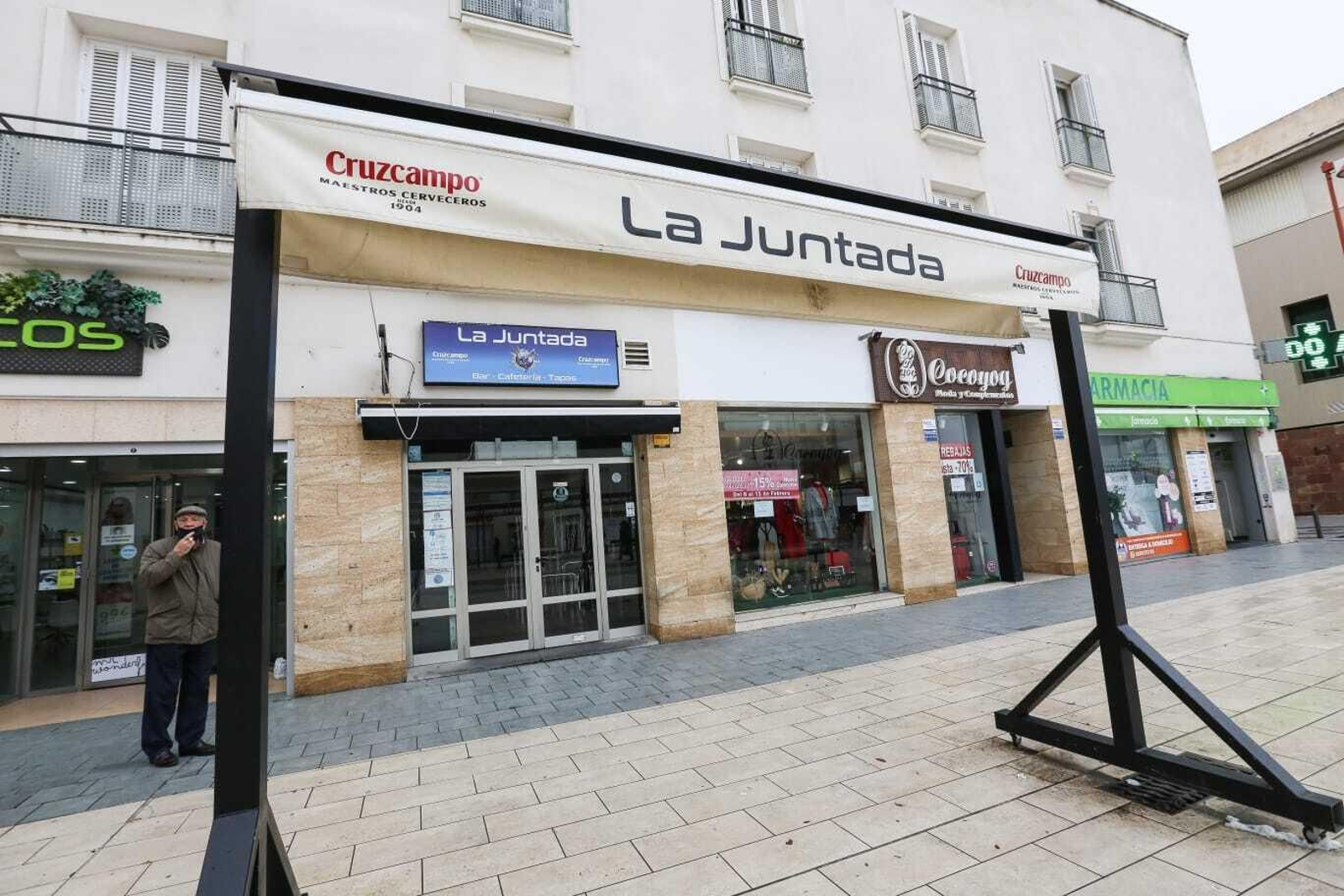 Imágenes de Chiclana durante la primera jornada del cierre de actividades