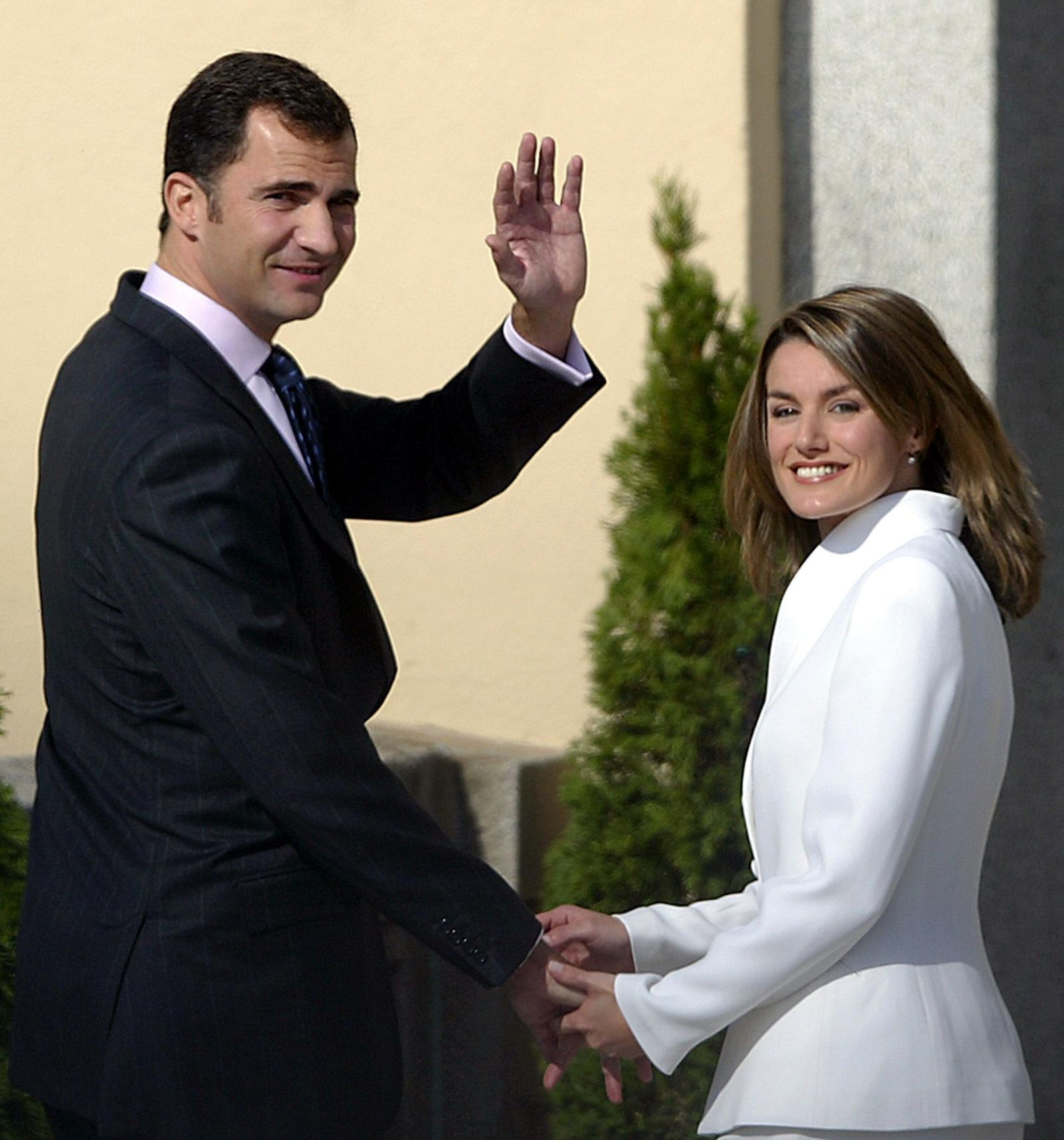 El príncipe Felipe y Letizia Ortiz en la presentación de su compromiso nupcial en noviembre de 2003