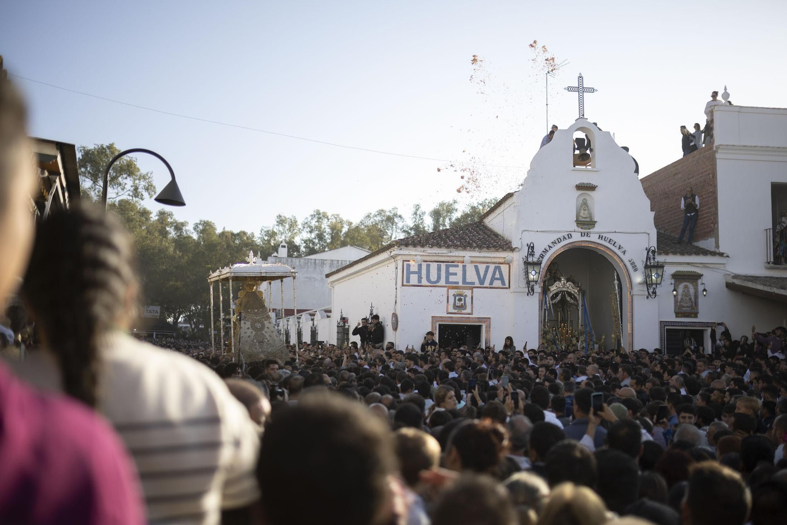 El Rocío 2023: Todas las imágenes de la procesión de la Virgen en la aldea