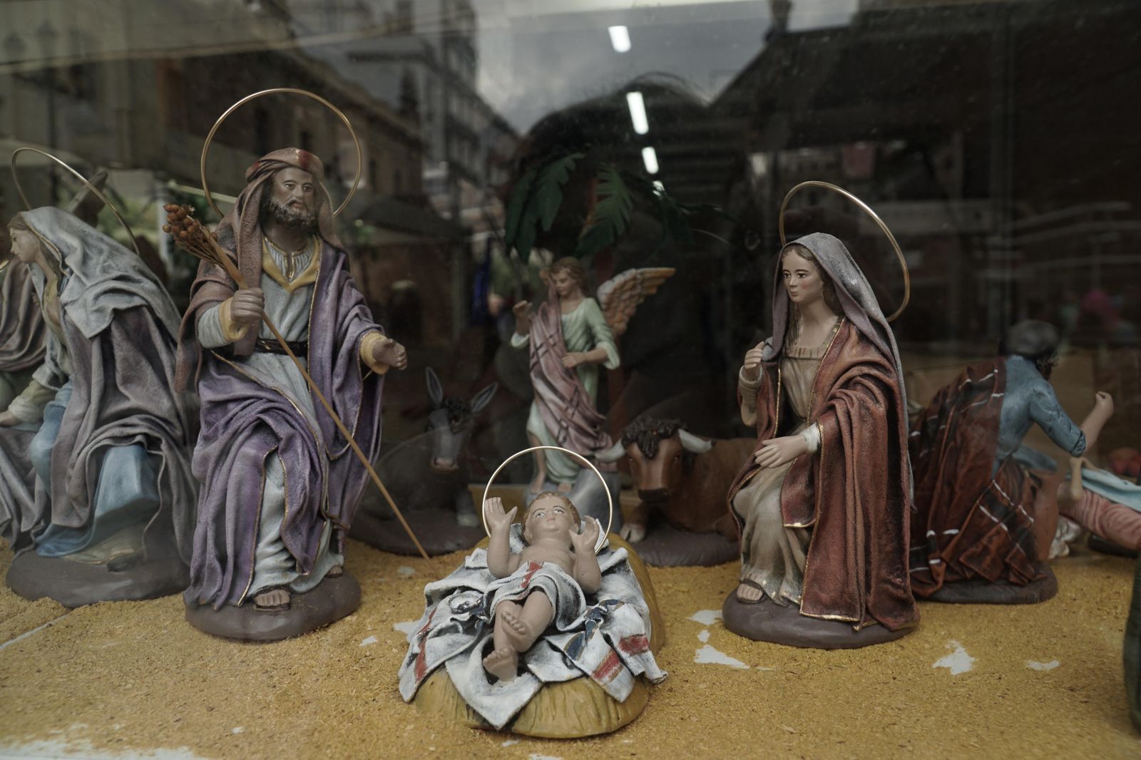 Adornos navideños en los escaparates