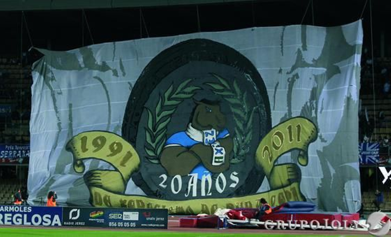 Un espectacular tifo en la grada. 

Foto: Miguel Angel Gonzalez