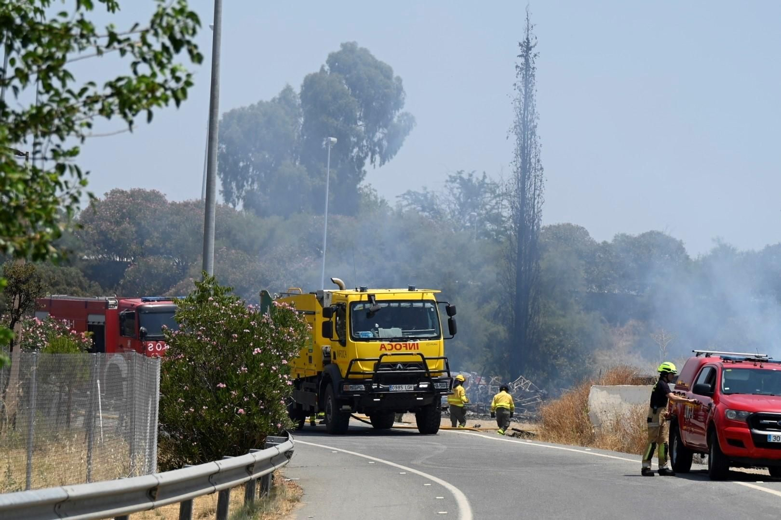Las imágenes del incendio junto al Carrefour Zahira