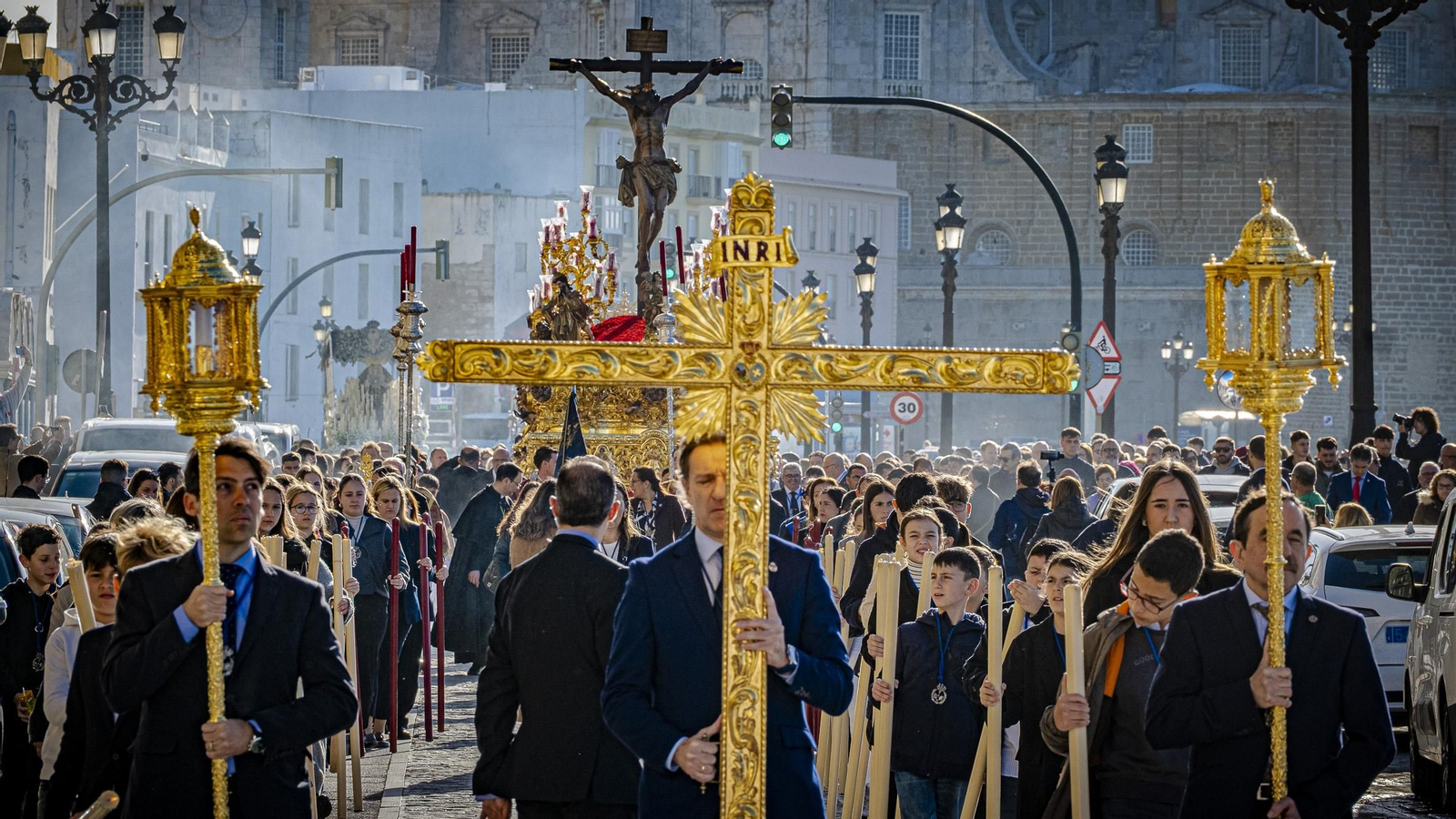 Las imágenes del traslado de La Palma a su templo después de refugiarse en Catedral por la lluvia