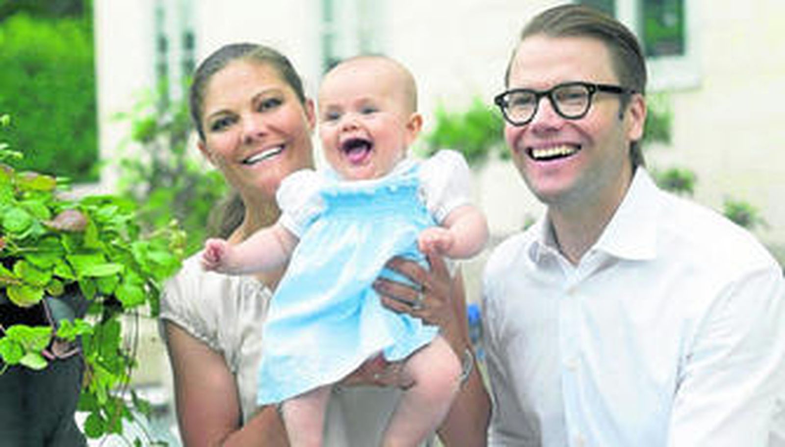 La pequeña, de seis meses de edad, posó así de sonriente para la foto oficial de su santo que fue colgada en Facebook.