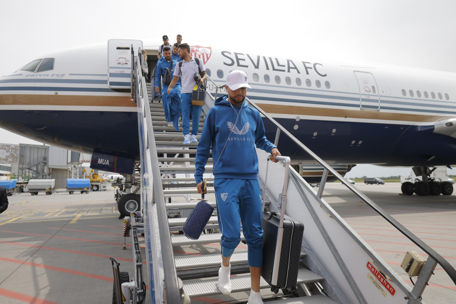 La llegada del Sevilla FC a Budapest, en imágenes