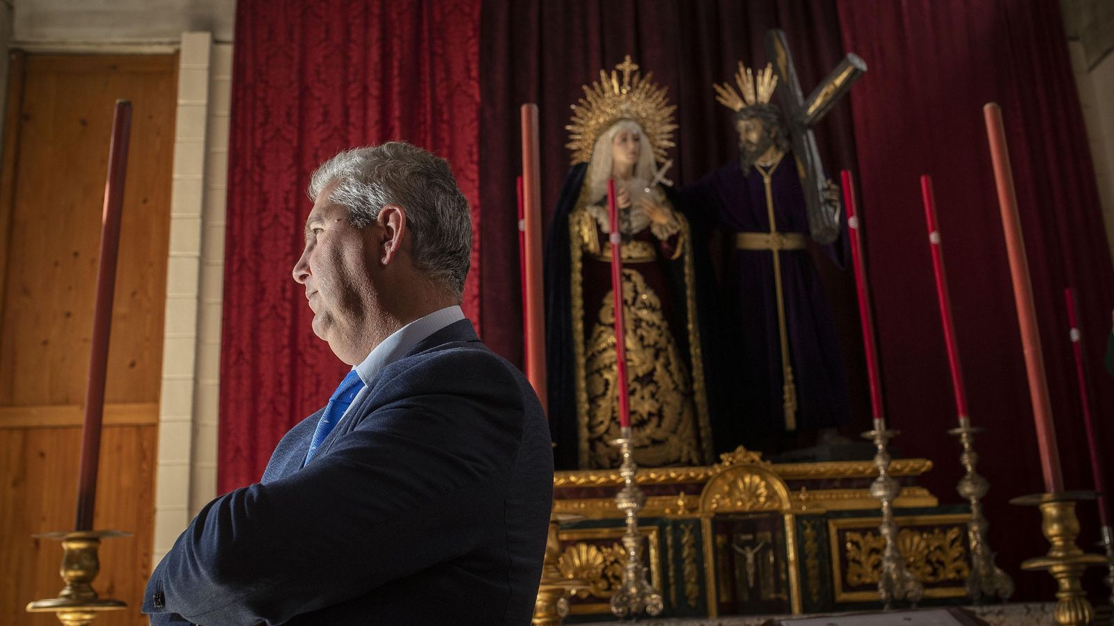 El pregononero de la Semana Santa de 2019, Juan Carlos Muñoz, junto a sus titulares.