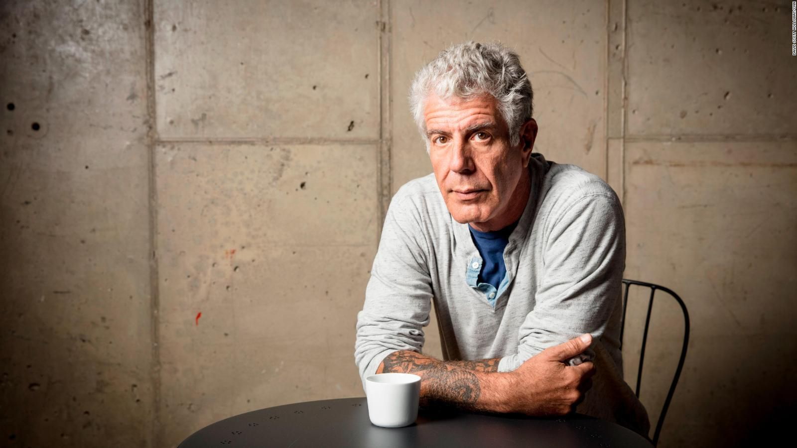 Anthony Michael Bourdain fue un jefe de cocina, presentador de televisión y escritor estadounidense.