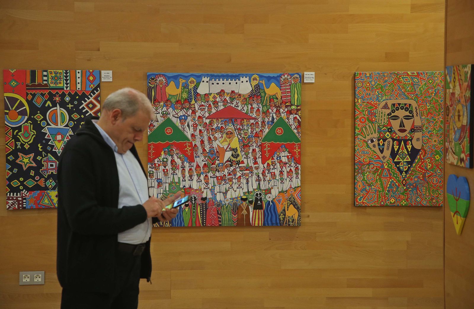 Fotos de la exposición de Zahira Tigtate en Algeciras