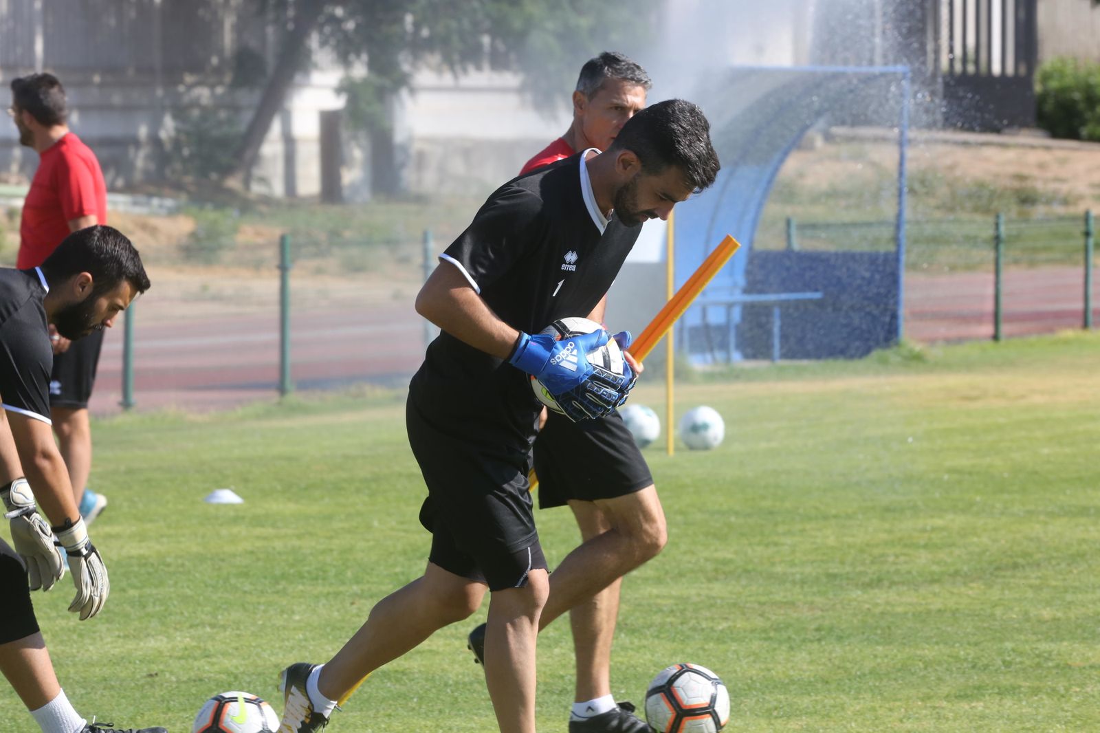Camacho, portero del XDFC, recibe el alta médica.