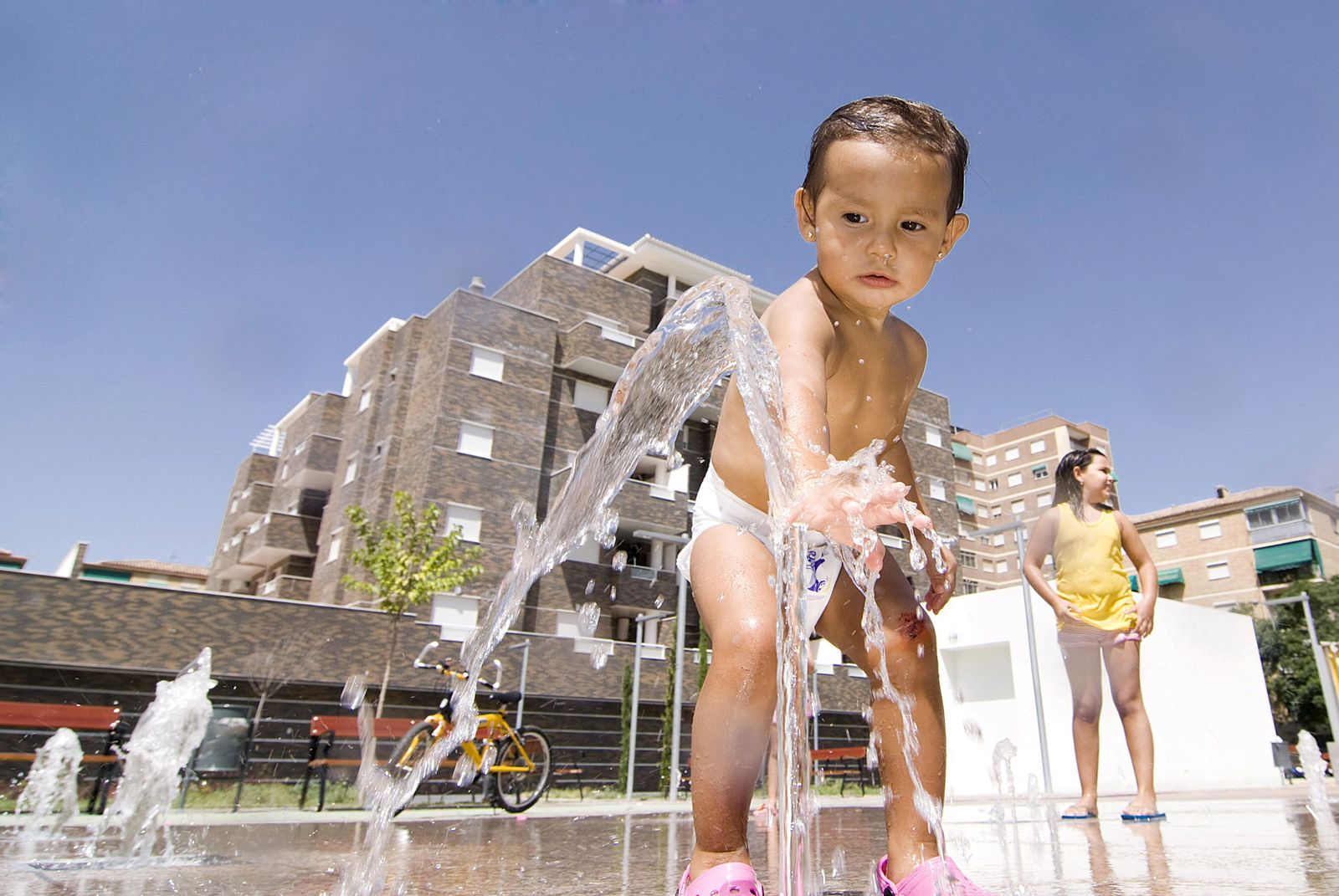 Permitido bañarse en las fuentes de la Hípica y la Avenida Carlos V ante la ola de calor