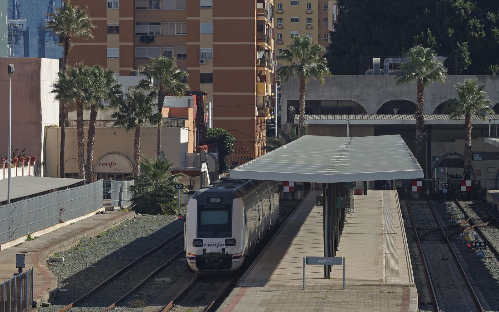 La consternación en Algeciras por la tragedia ferroviaria de Adamuz, en imágenes