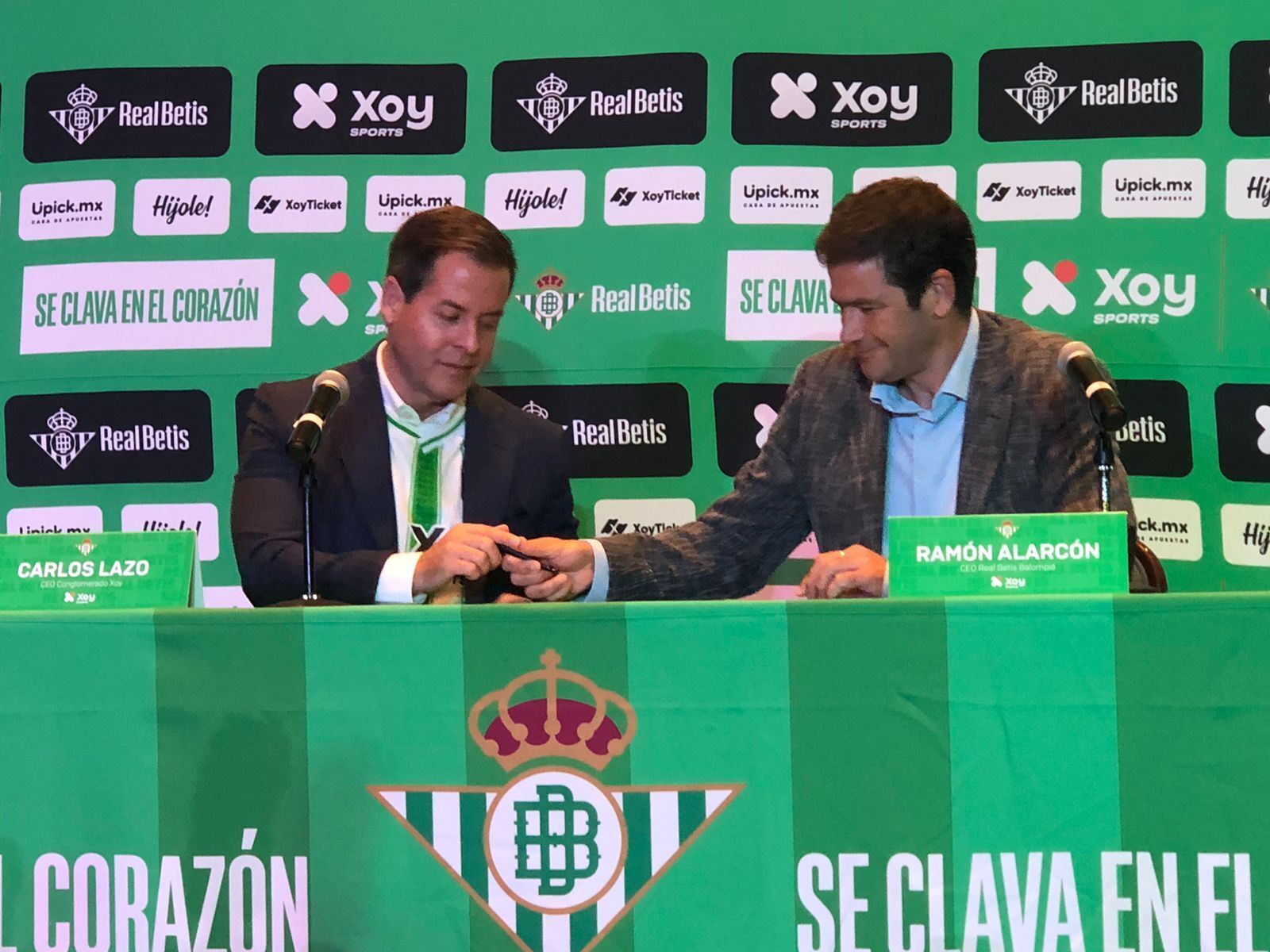 CArlos Lazo y Ramón Alarcón, en la presentación del acuerdo en México.