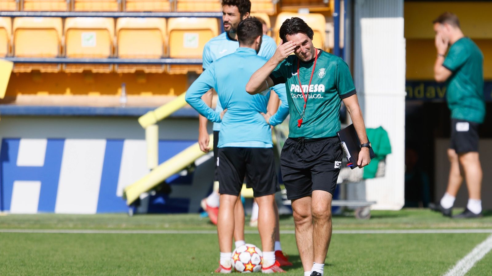 Unai Emery, en el entrenamiento del Villarreal.