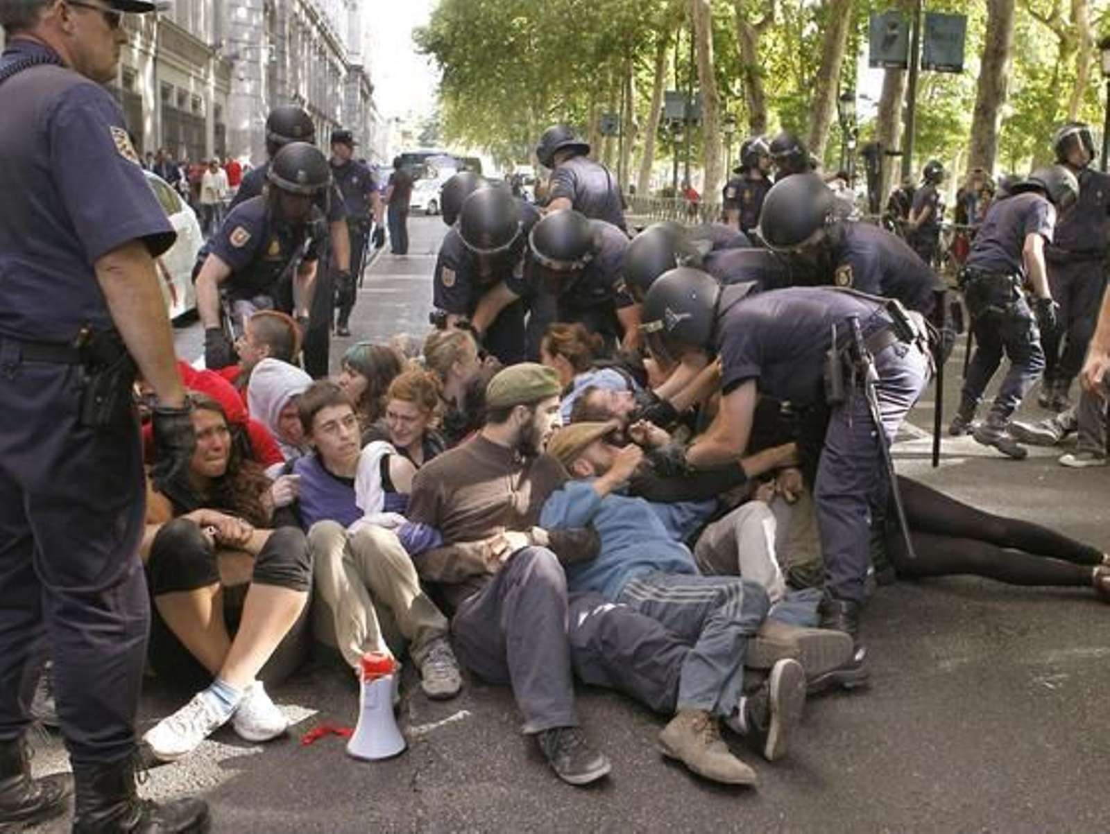 La Policía ha impedido la entrega del documento reivindicativo al Congreso de los Diputados.

Foto: EFE