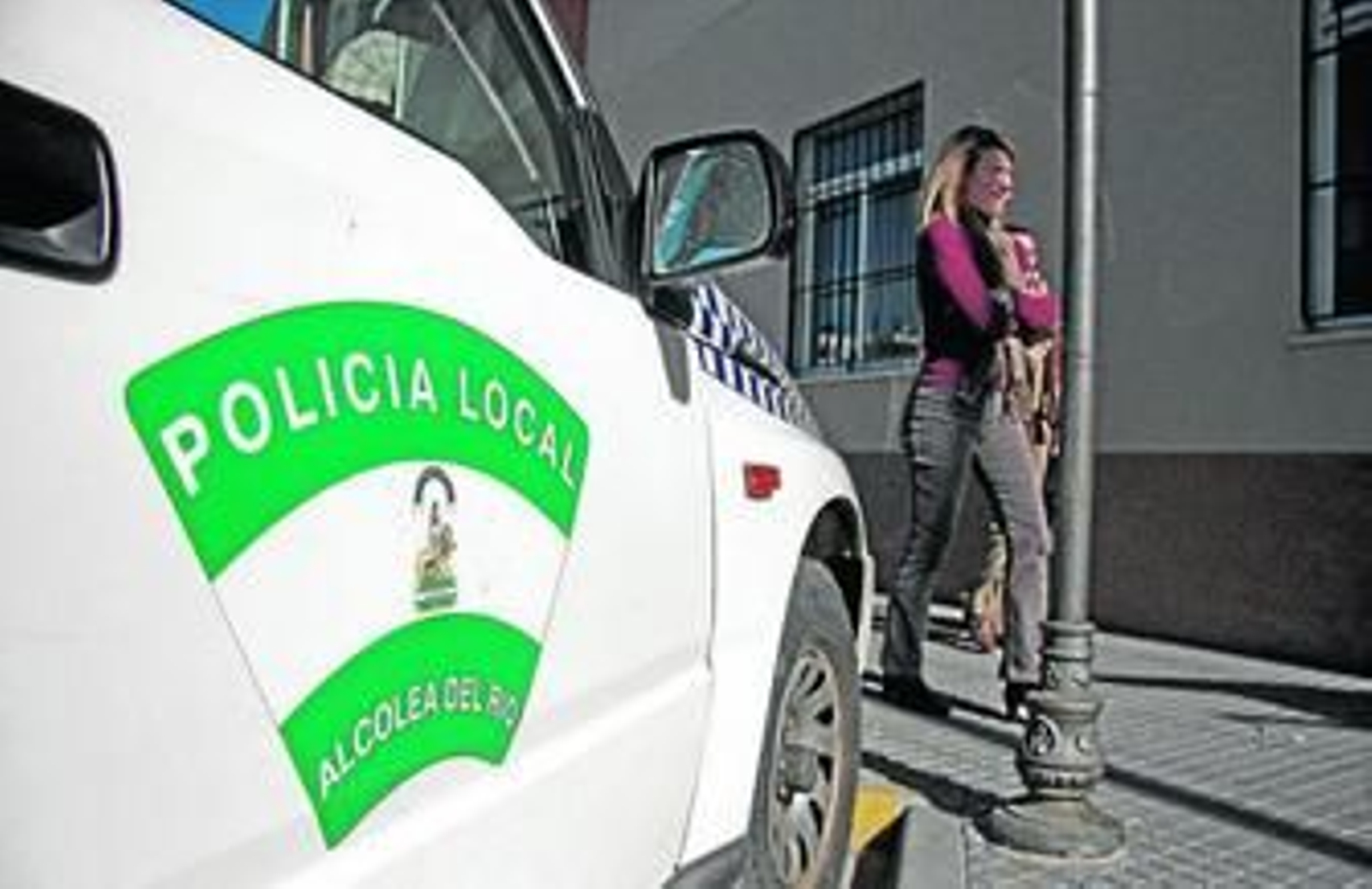 Sede de la Policía Local, con los rótulos identificativos.