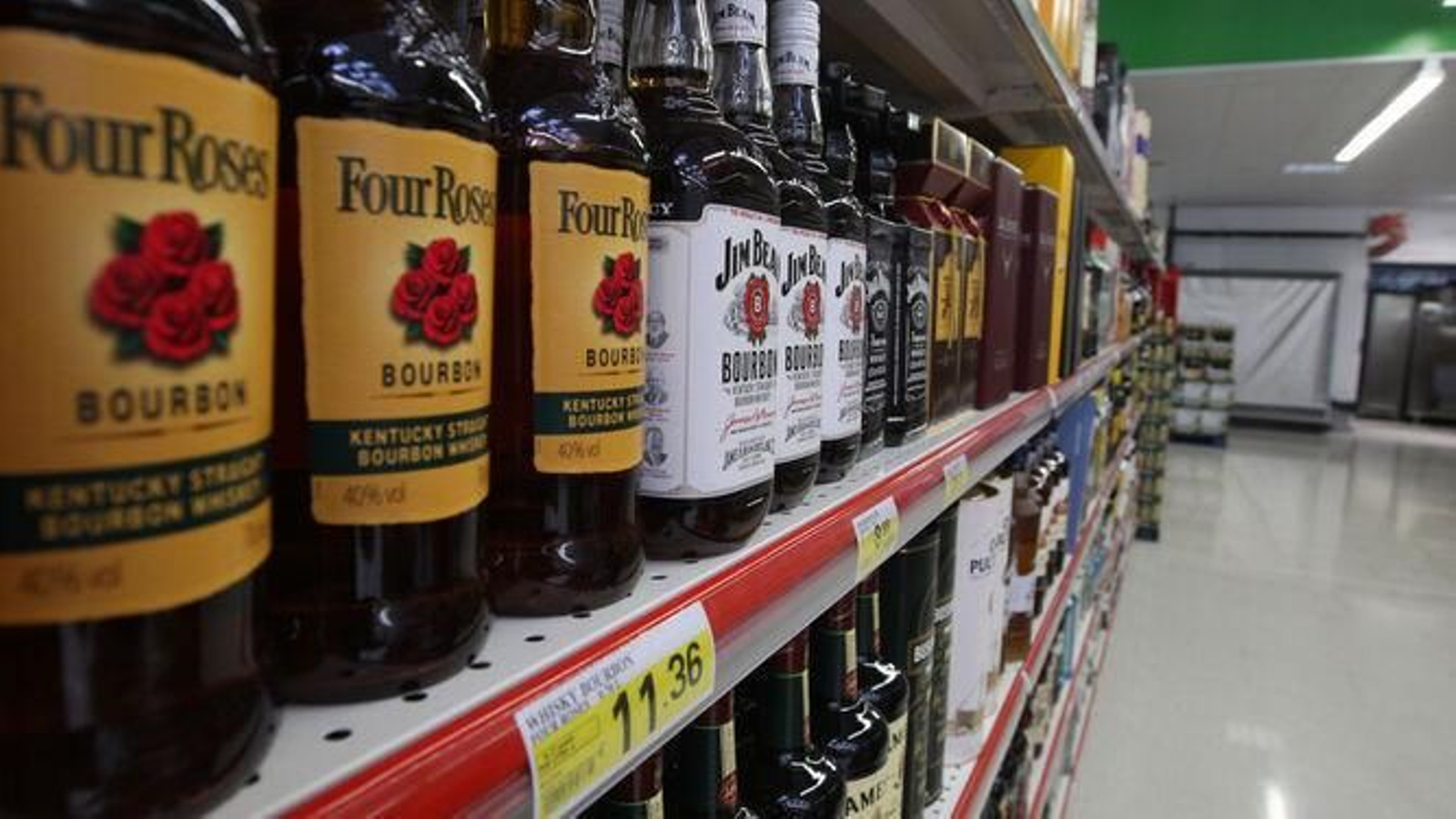 'Ley semiseca' en Granada: Se podrá comprar vino y cerveza en las tiendas a partir de las 18:00 horas según el BOJA