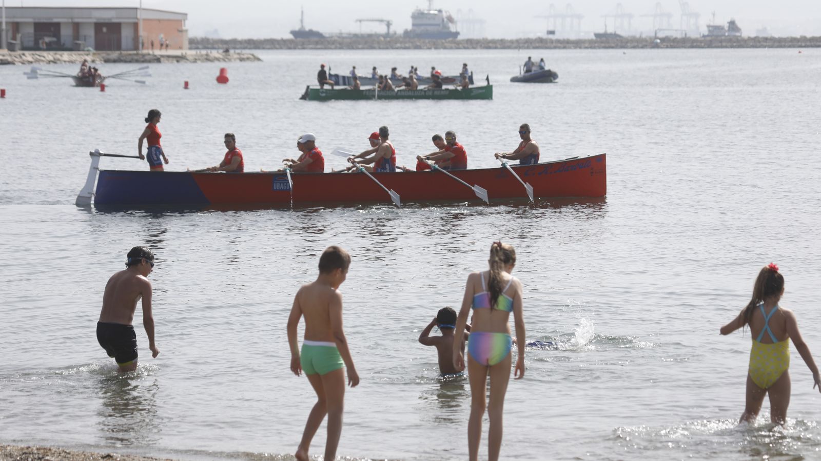 Las fotos de la primera jornada del Campeonato de España de remo en banco fijo LLaut de La Línea