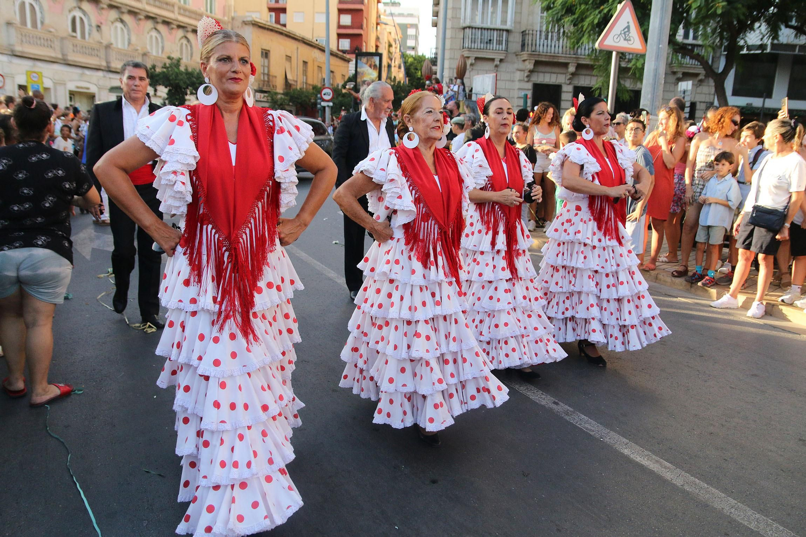 Las imágenes de la batalla de flores en la Feria de Almería 2023