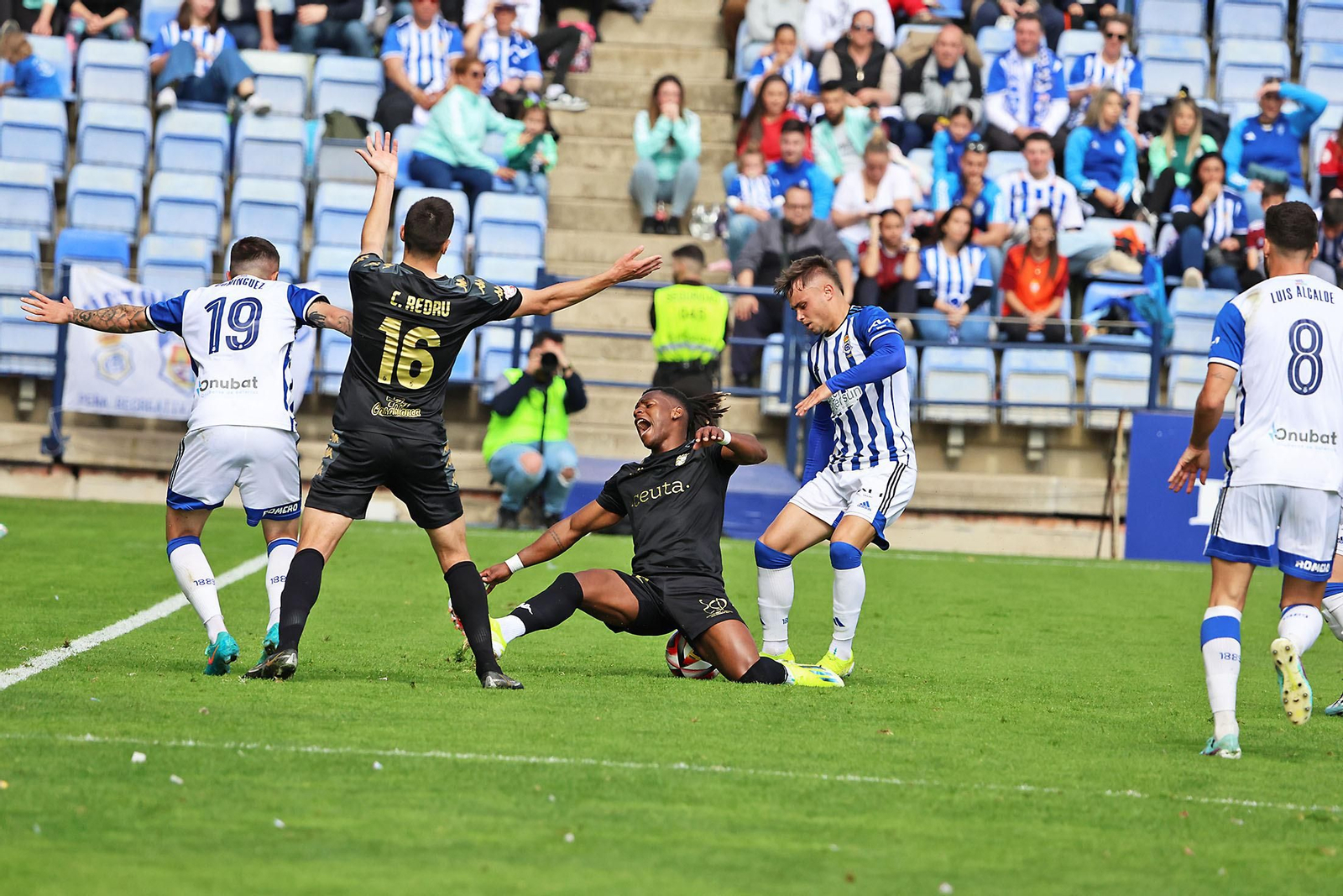 Imágenes del encuentro entre el Recreativo de Huelva y la AD Ceuta FC