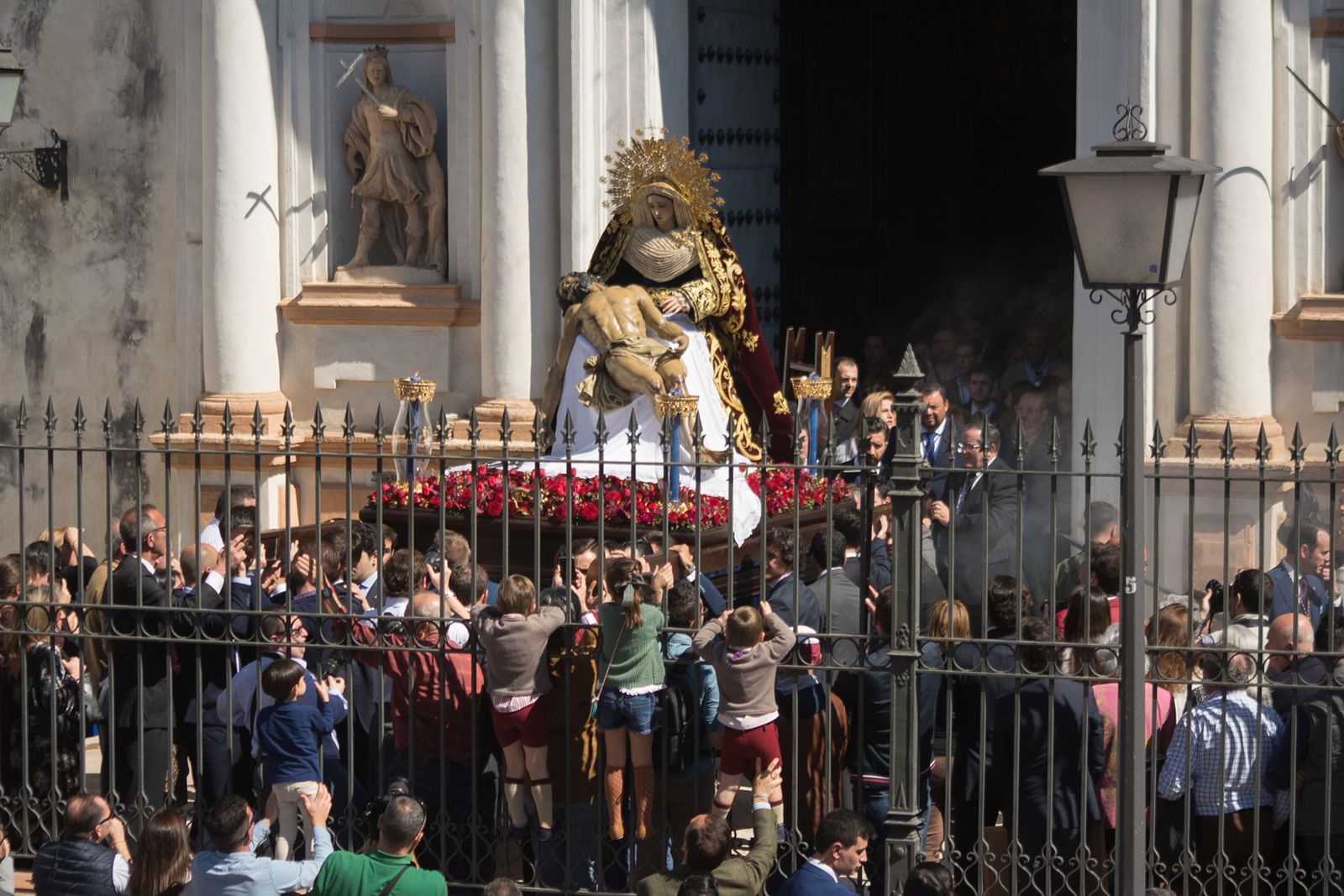 Regreso a su capilla de la Hermandad del Baratillo