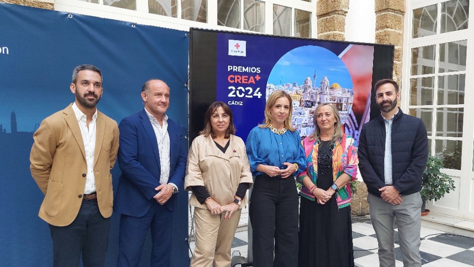 Las presidentas de Cruz Roja en Andalucía y en Cádiz con la presidenta y el vicepresidente de Diputación y representantes de entidades colaboradoras.