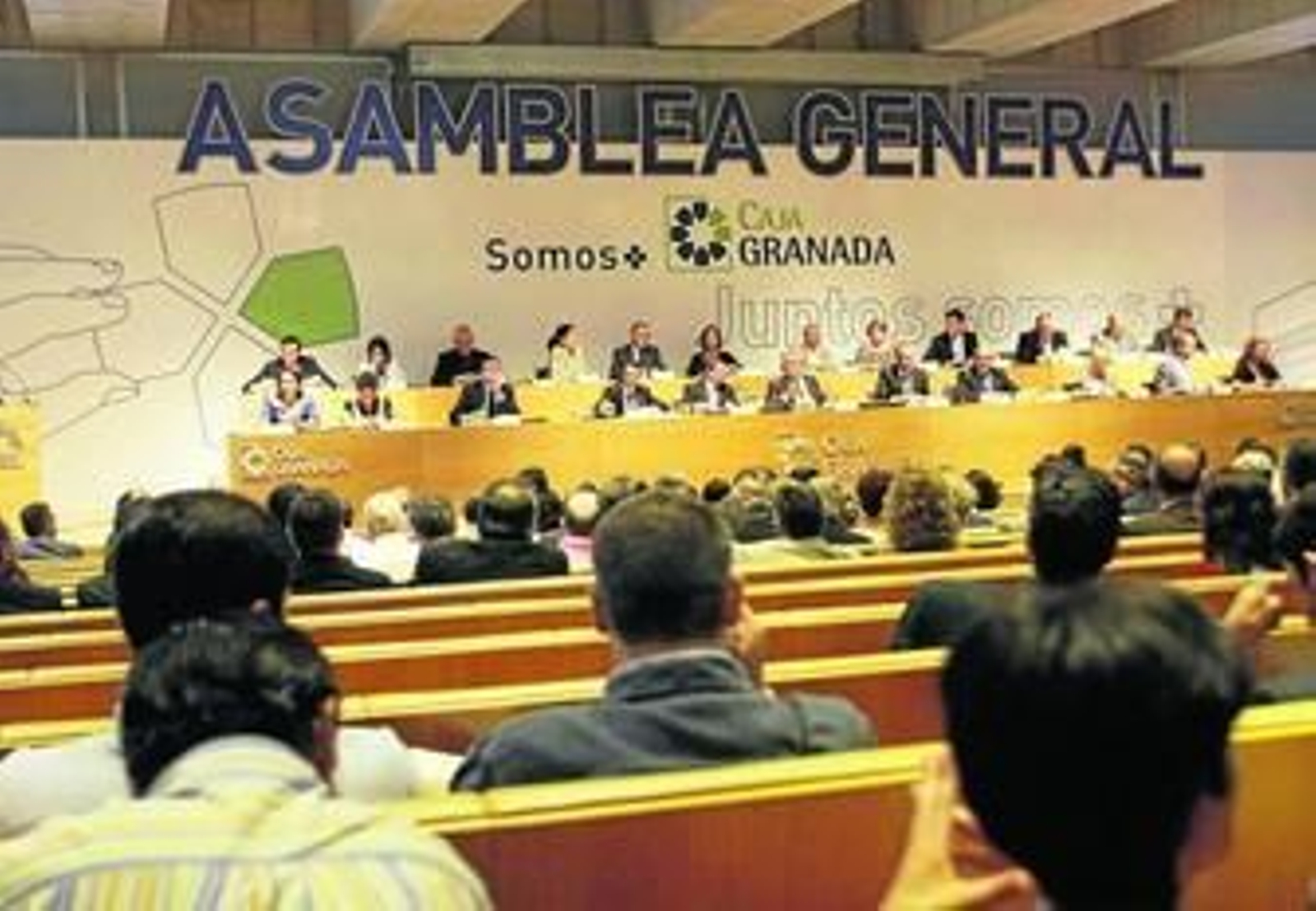Imagen de archivo de una anterior asamblea general de CajaGranada.