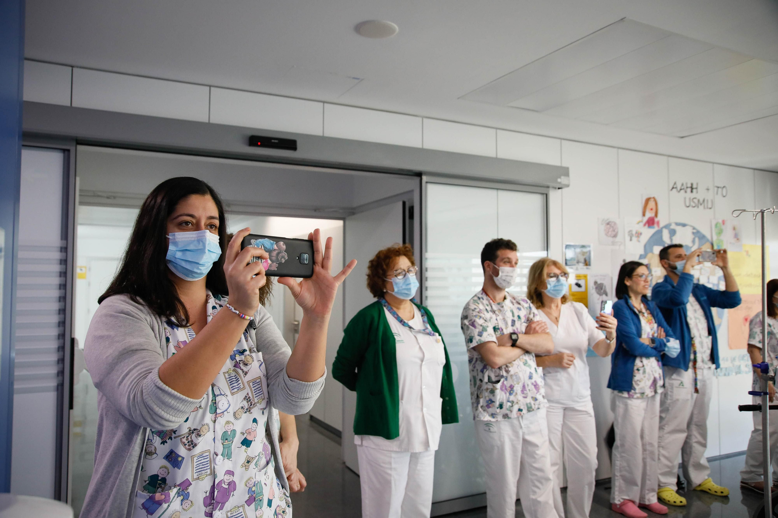 Carnaval para los niños y niñas del hospital Materno Infantil de Almería contado en imágenes