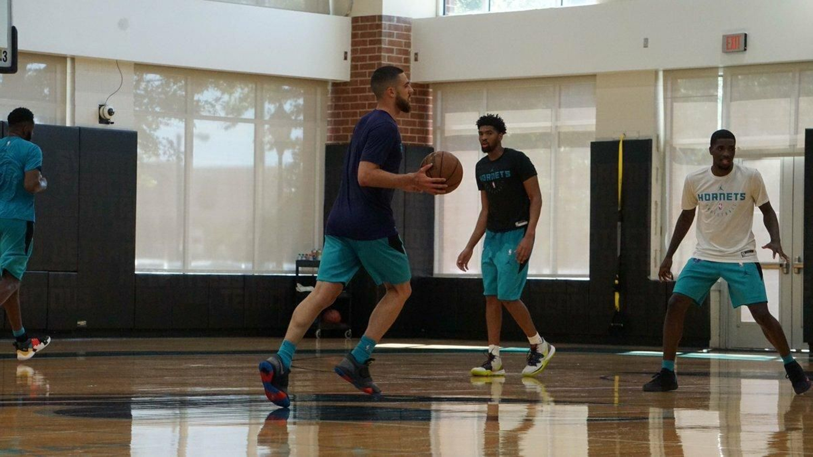 Las fotos de Francis Alonso con Charlotte Hornets