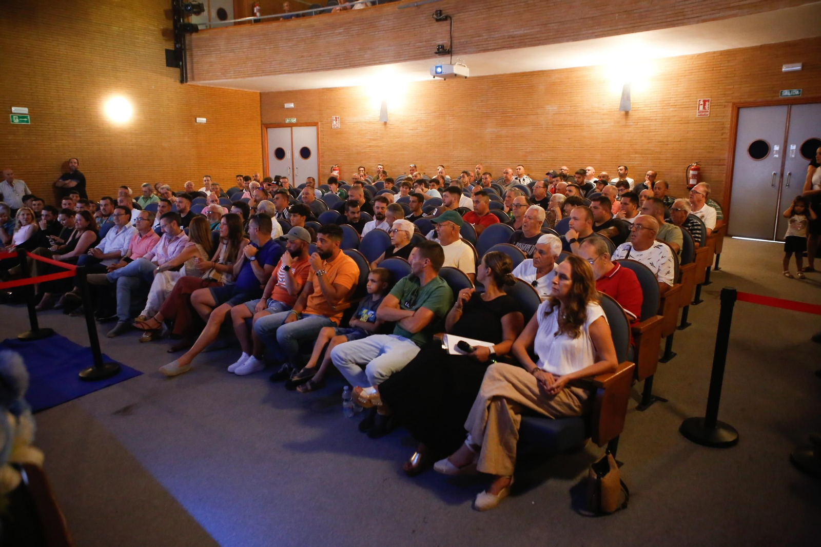 Las fotos de la presentación de la campaña de abonados de la Balona en el teatro la Velada