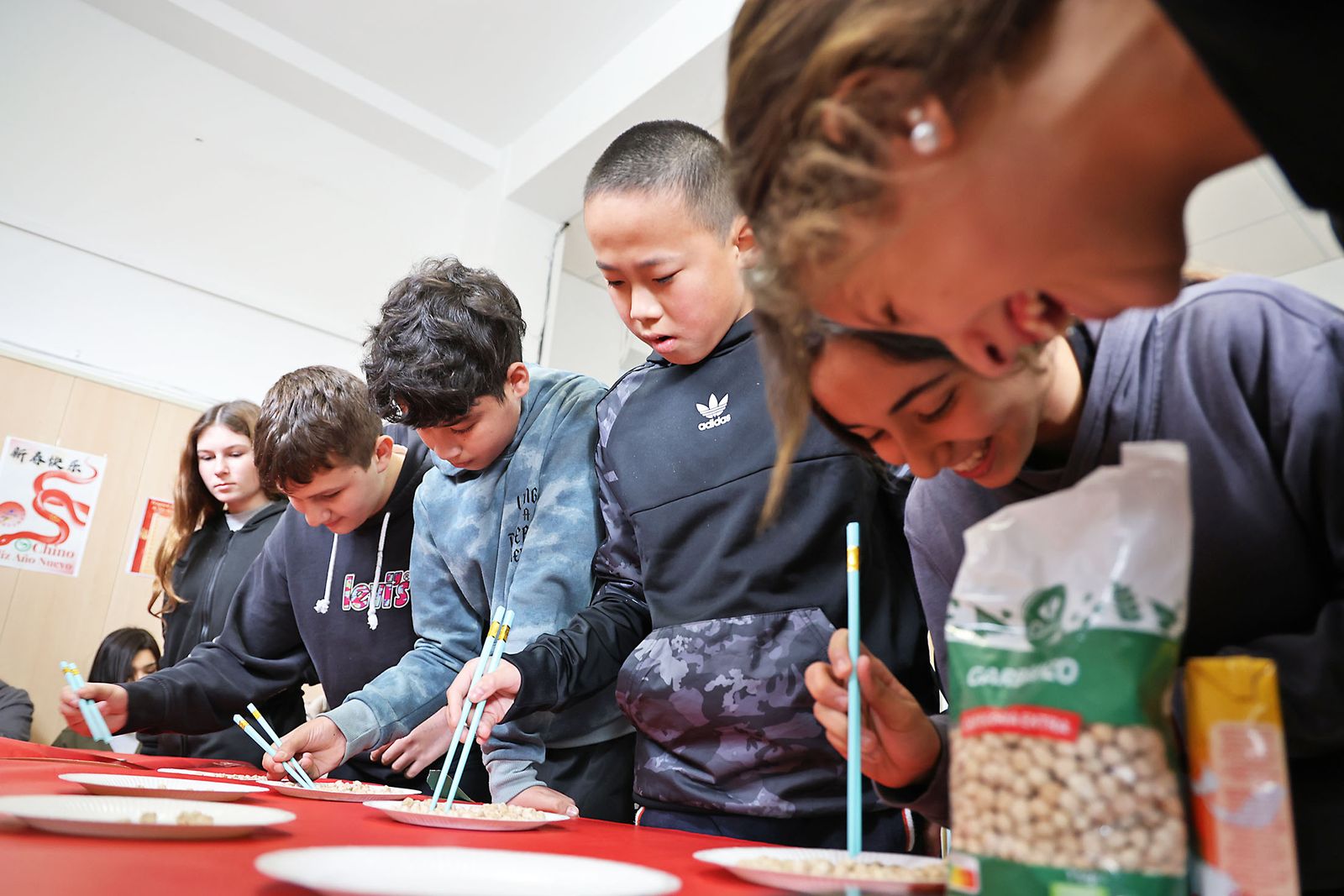 Imágenes de la celebración del Año Nuevo Chino de los alumnos del IES Diego de Guzmán y Quesada (el antiguo Femenino)