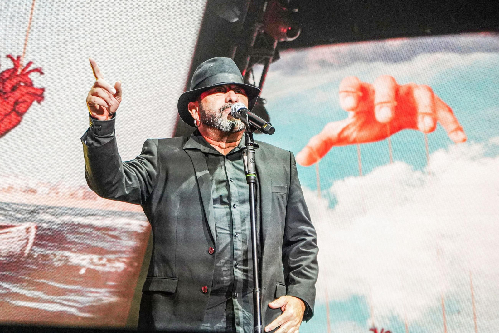 Las mejores imágenes del concierto de El Barrio en Granada