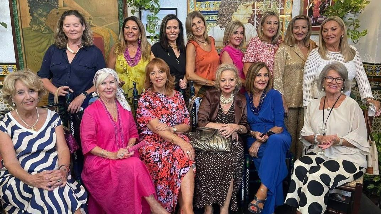 María Luisa y Milagros Carreño, Pame Bedoya, Mercedes Martín, Amalia Martínez, Arantxa Chacartegui, Toñi Morrillo, Isabel Cosa, Belli Muñoz, Milagros Mari, Rosi de la Cruz, Cristina Villanueva, Inma Pavón y Nieves Rodríguez Romero.