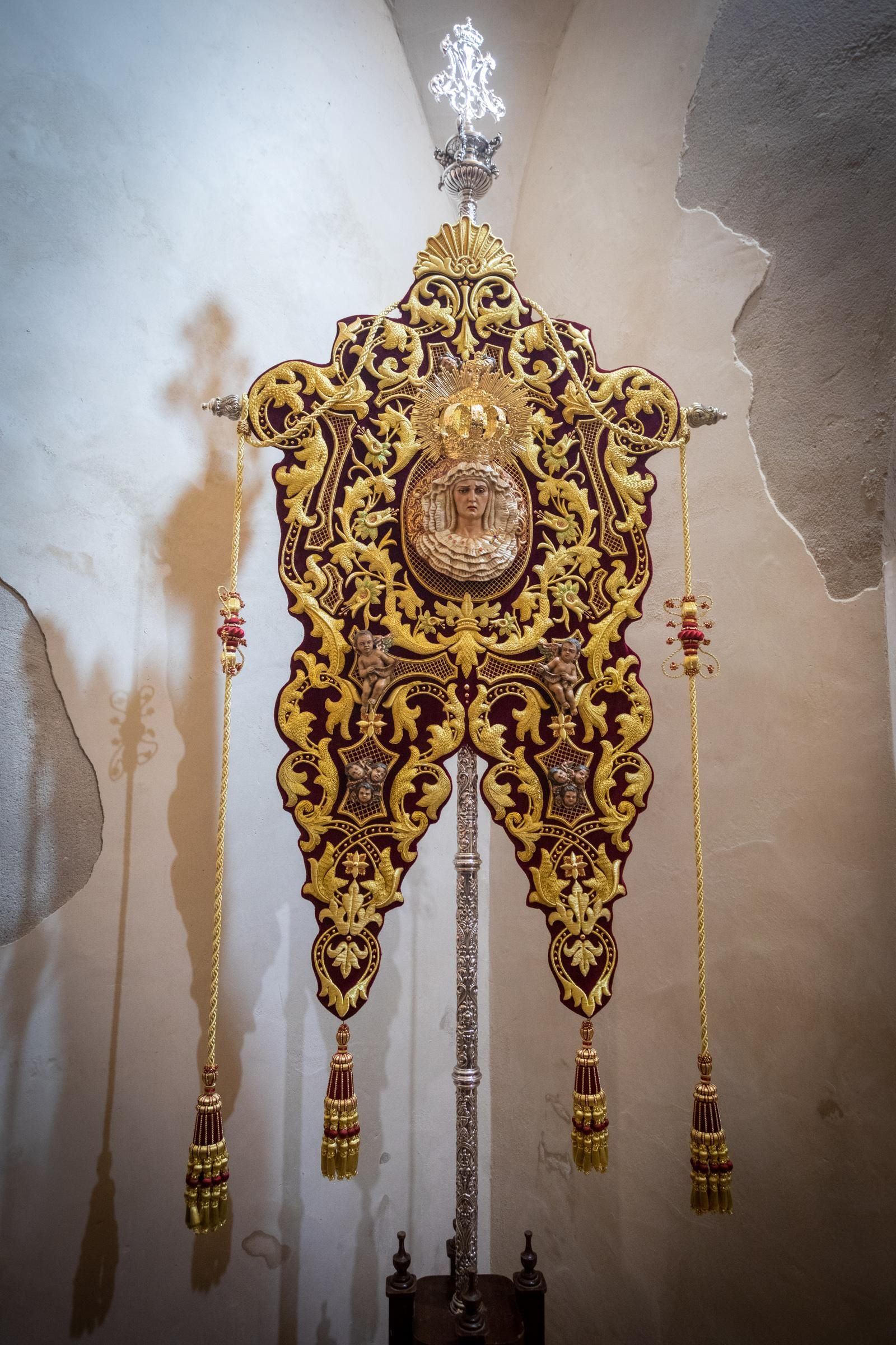 Las imágenes de la exposición Opera Nova, estrenos de las hermandades de San Fernando