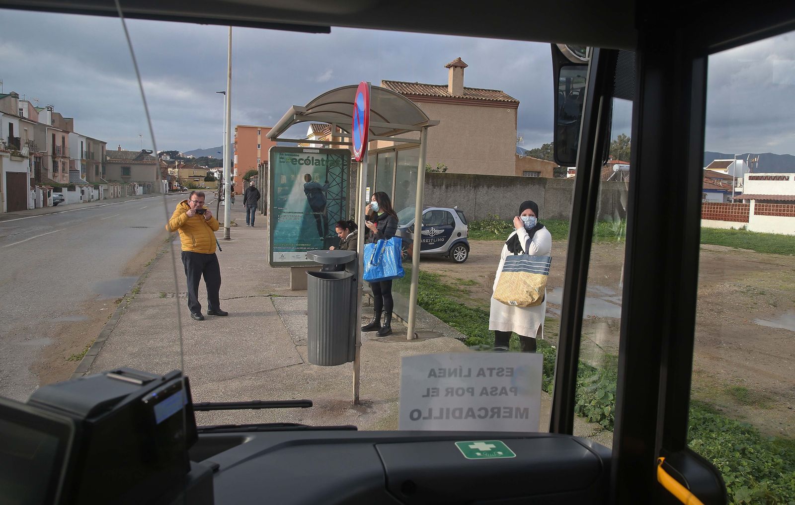 Fotos del primer día sin mascarillas en el transporte público en Algeciras
