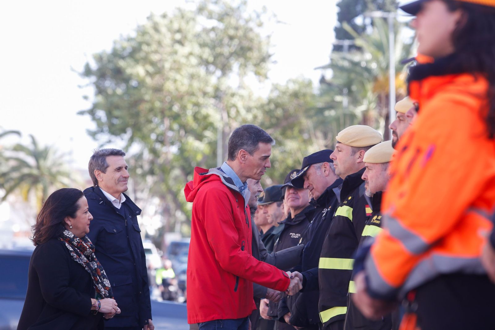 Las fotografías de la visita de Pedro Sánchez al puesto de mando avanzado de San Roque