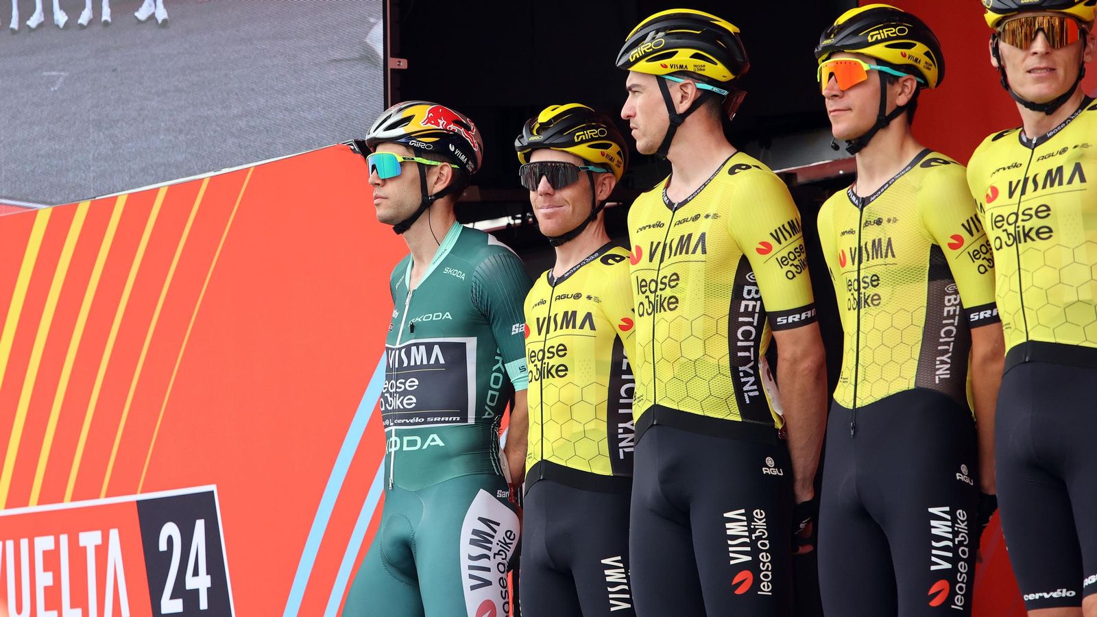 Así fue la salida de la Vuelta España desde Carrefour Sur en Jerez