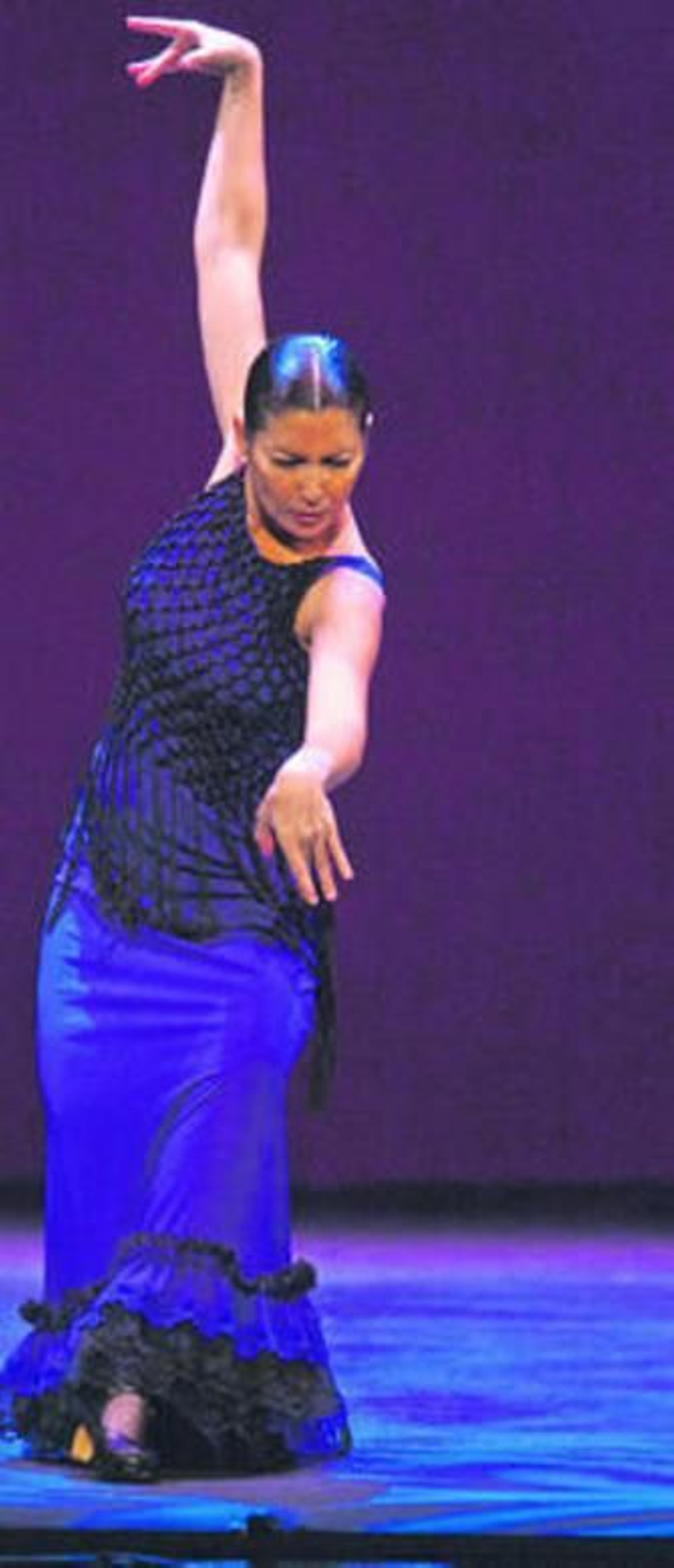 Sara Baras durante el estreno de 'La Pepa' en Cádiz, junto a otras imágenes de la gira por diferentes ciudades.