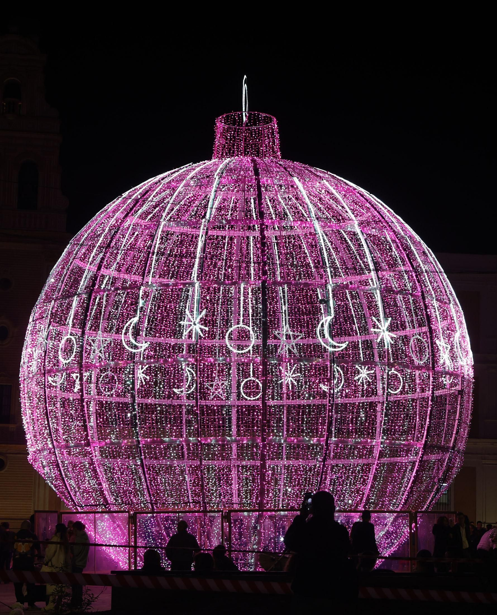 Imágenes de la nevada y alumbrado navideño en Huelva