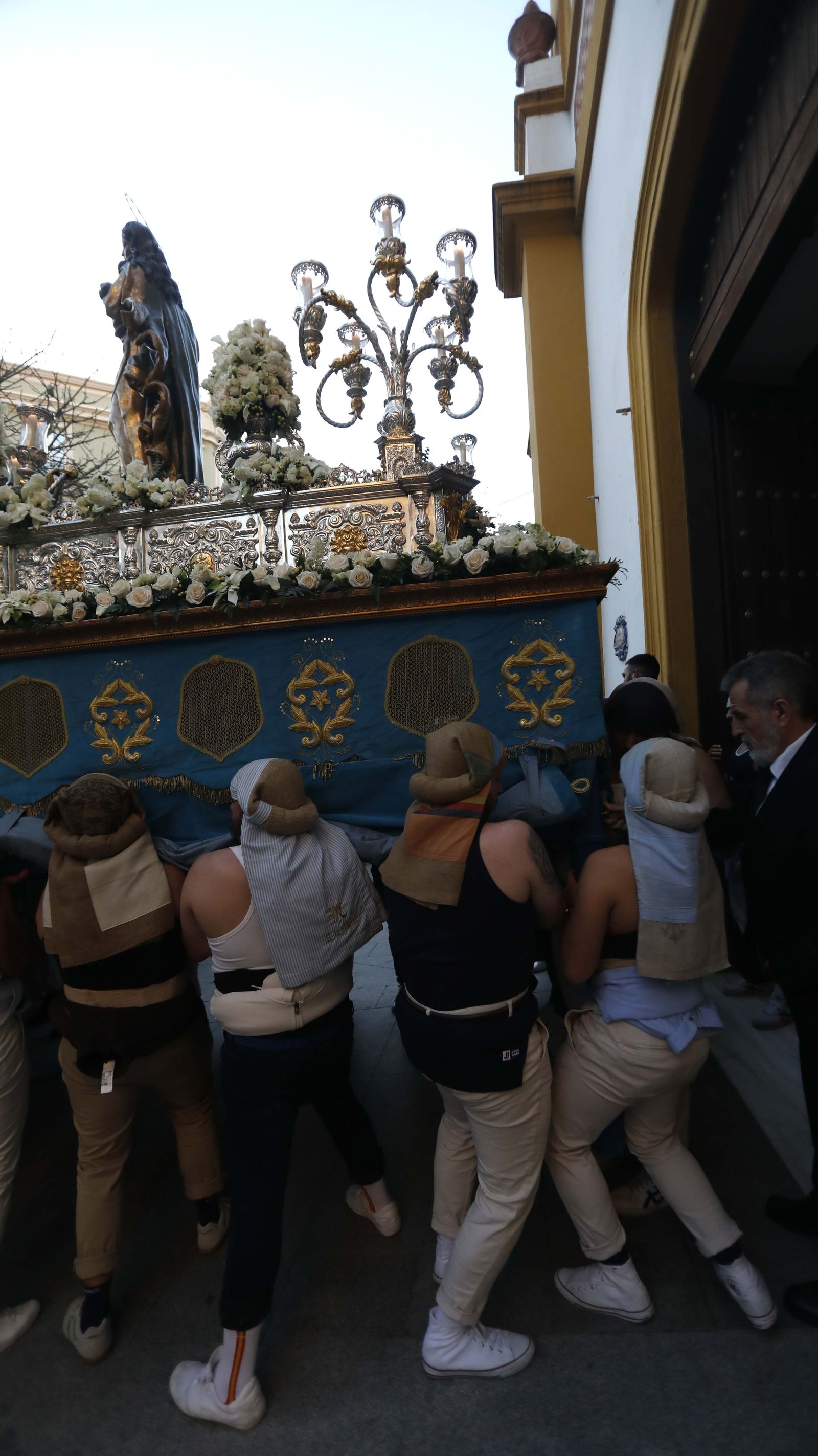 Las fotos de la procesión de la Inmaculada Concepción por las calles de la Línea
