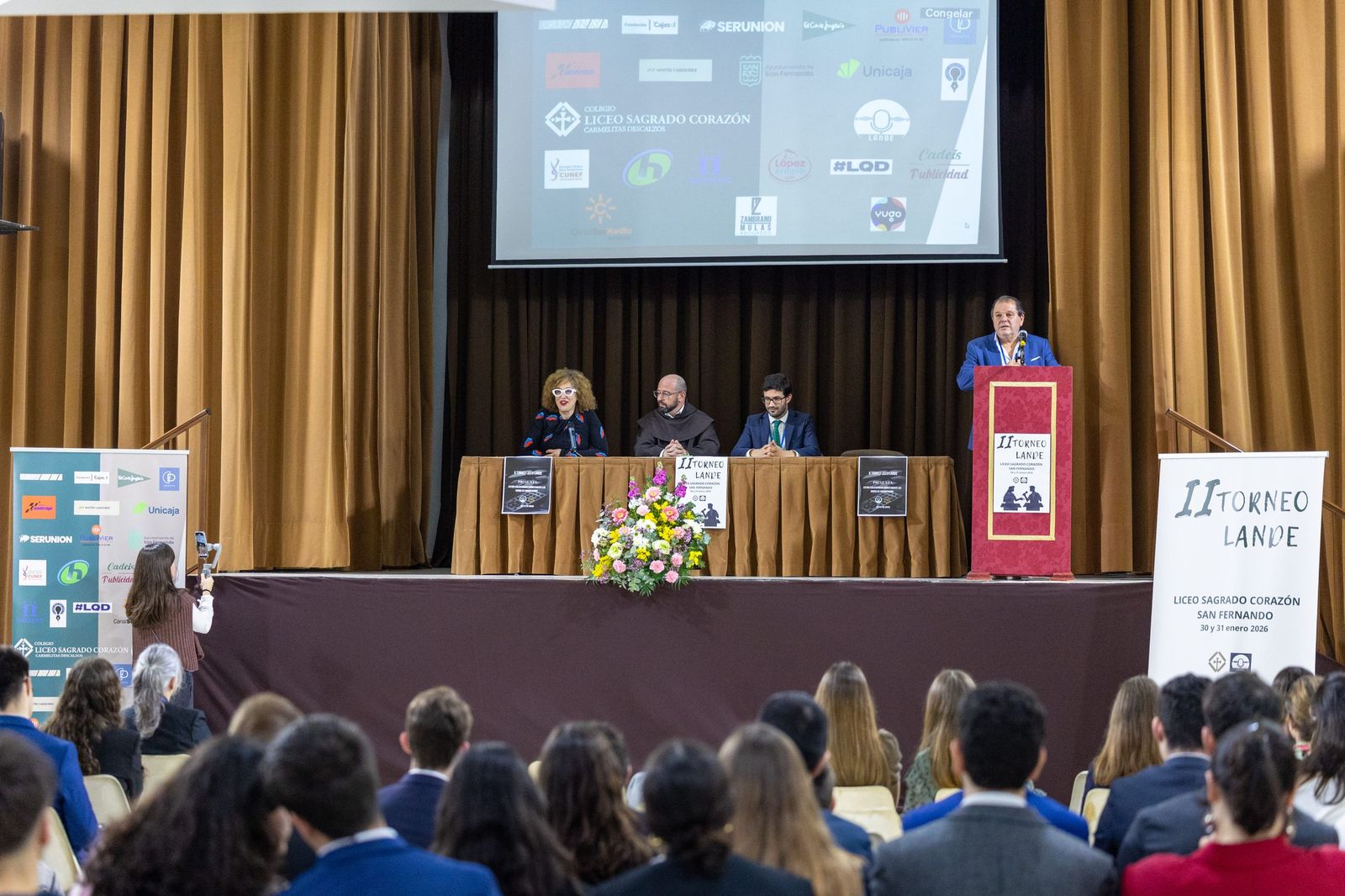 Las imágenes del torneo de la Liga Andaluza de Debate Escolar celebrada en el Liceo de San Fernando