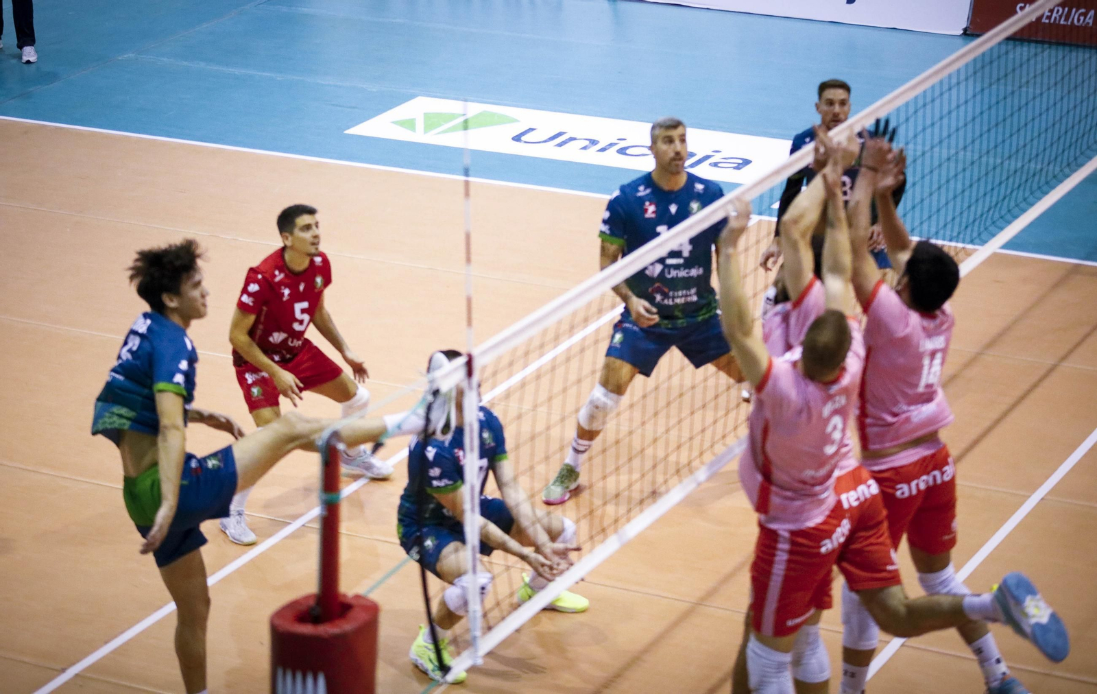 Unicaja Costa de Almería-Arenal Emeve de la Superliga, en imágenes