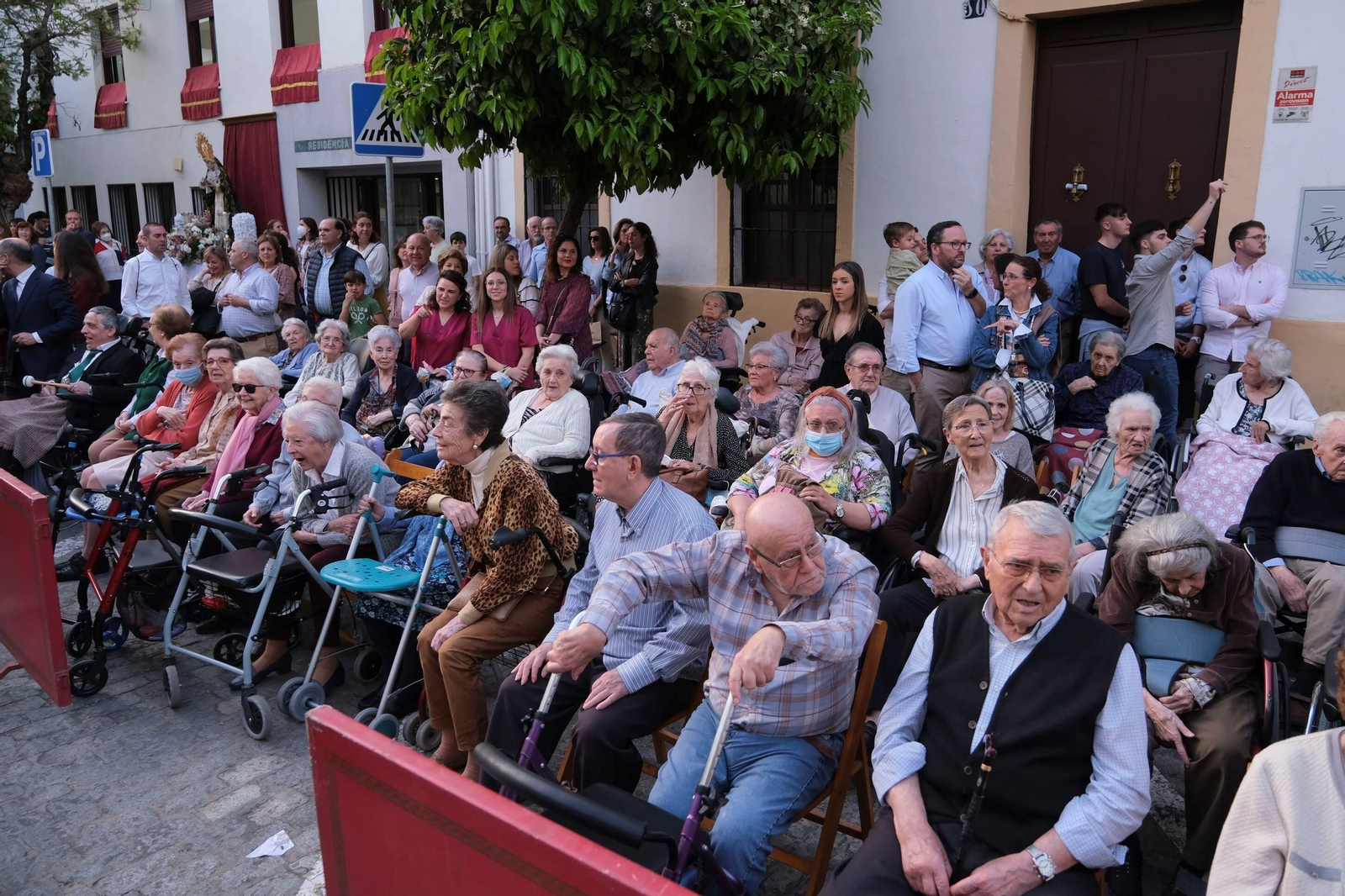 El vía crucis del Cristo de la Providencia de Córdoba, en imágenes